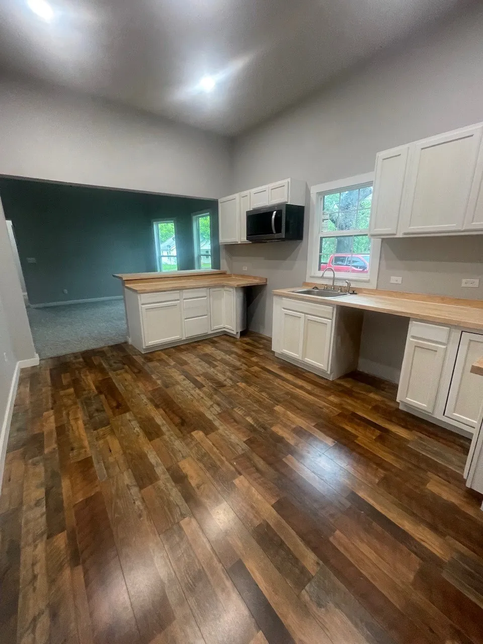 Single Family Residence For Sale in Fannin County , 320 W 6th Street, Bonham, Texas 75418, 5 Bedroom, 2 Bathroom, 1 Garage spaces, 1,495 Sqft, built in 1880, mls#21287806, Real Estate Agent in Bonham, Homes For Sale in Fannin county, Homes For Sale in Bonham, Realtor in Bonham Texas, Real Estate Brokerage Independent Realty Texas, Luminita Cordes Realtor