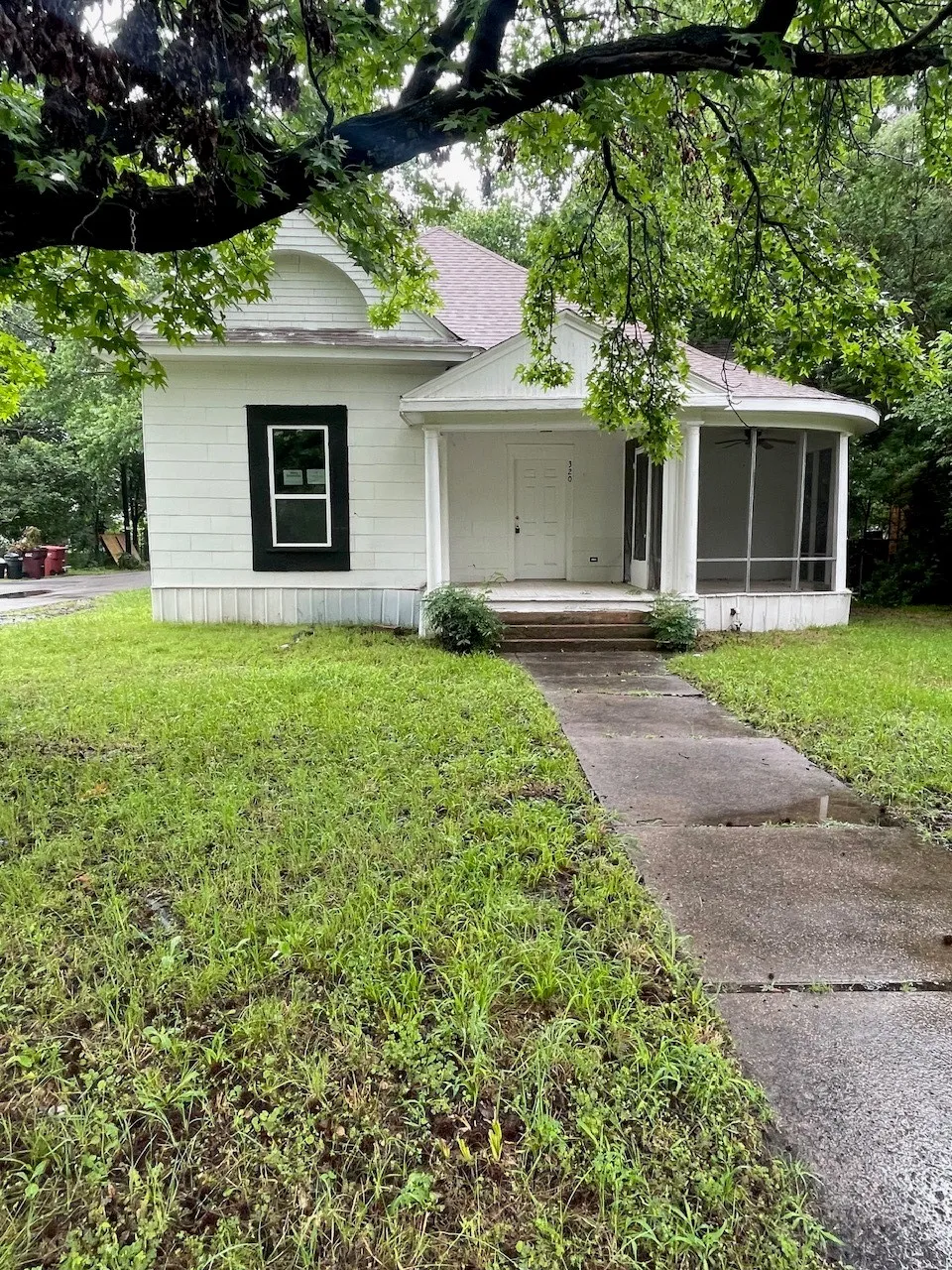 Single Family Residence For Sale in Fannin County , 320 W 6th Street, Bonham, Texas 75418, 5 Bedroom, 2 Bathroom, 1 Garage spaces, 1,495 Sqft, built in 1880, mls#21287806, Real Estate Agent in Bonham, Homes For Sale in Fannin county, Homes For Sale in Bonham, Realtor in Bonham Texas, Real Estate Brokerage Independent Realty Texas, Luminita Cordes Realtor