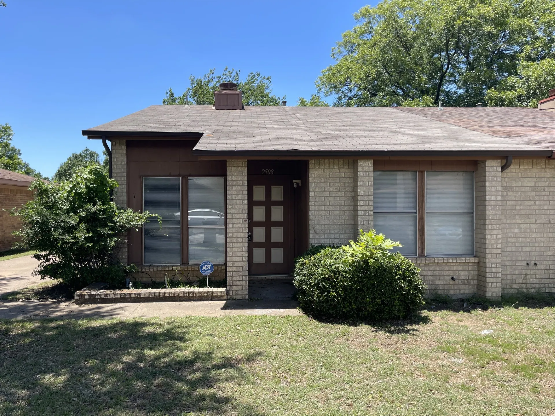 Duplex For Rent in Tarrant County , 2508 Lido Lane, Arlington, Texas 76015, 2 Bedroom, 2 Bathroom, Garage spaces, 1,019 Sqft, built in 1982, mls#21287805, Real Estate Agent in Arlington, Homes For Rent in Tarrant county, Homes For Rent in Arlington, Realtor in Arlington Texas, Real Estate Brokerage Independent Realty Texas, Luminita Cordes Realtor