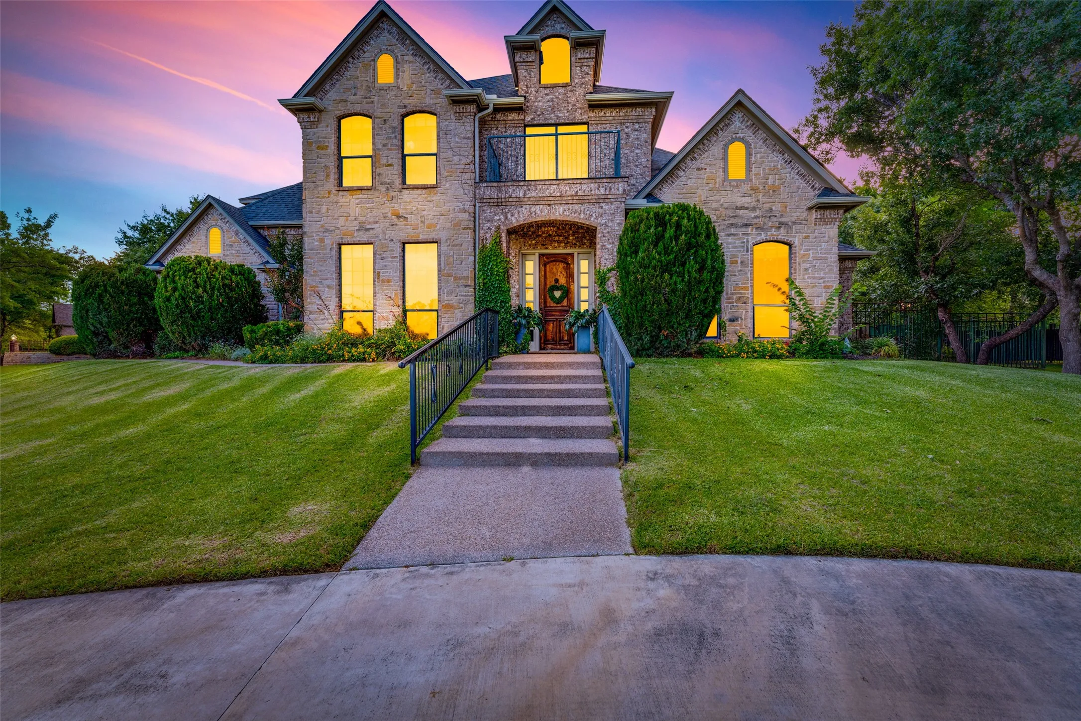 Single Family Residence For Sale in Parker County , 114 Southwest Drive, Aledo, Texas 76008, 4 Bedroom, 4 Bathroom, 3 Garage spaces, 3,492 Sqft, built in 2003, mls#21285638, Real Estate Agent in Aledo, Homes For Sale in Parker county, Homes For Sale in Aledo, Realtor in Aledo Texas, Real Estate Brokerage Independent Realty Texas, Luminita Cordes Realtor