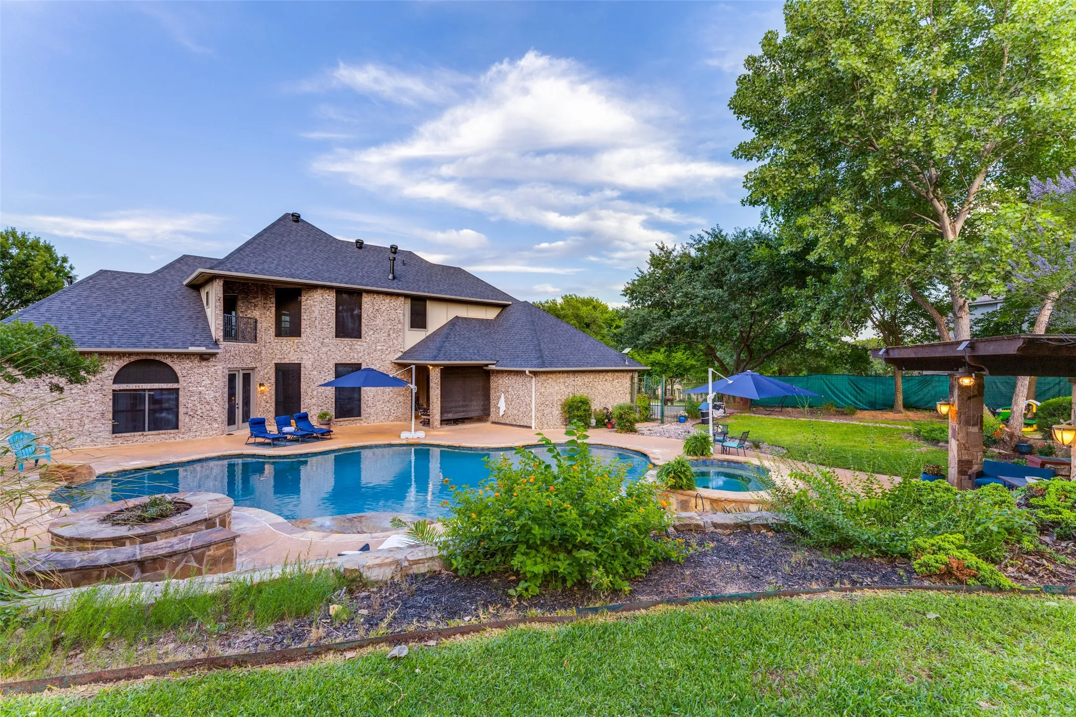 Single Family Residence For Sale in Parker County , 114 Southwest Drive, Aledo, Texas 76008, 4 Bedroom, 4 Bathroom, 3 Garage spaces, 3,492 Sqft, built in 2003, mls#21285638, Real Estate Agent in Aledo, Homes For Sale in Parker county, Homes For Sale in Aledo, Realtor in Aledo Texas, Real Estate Brokerage Independent Realty Texas, Luminita Cordes Realtor
