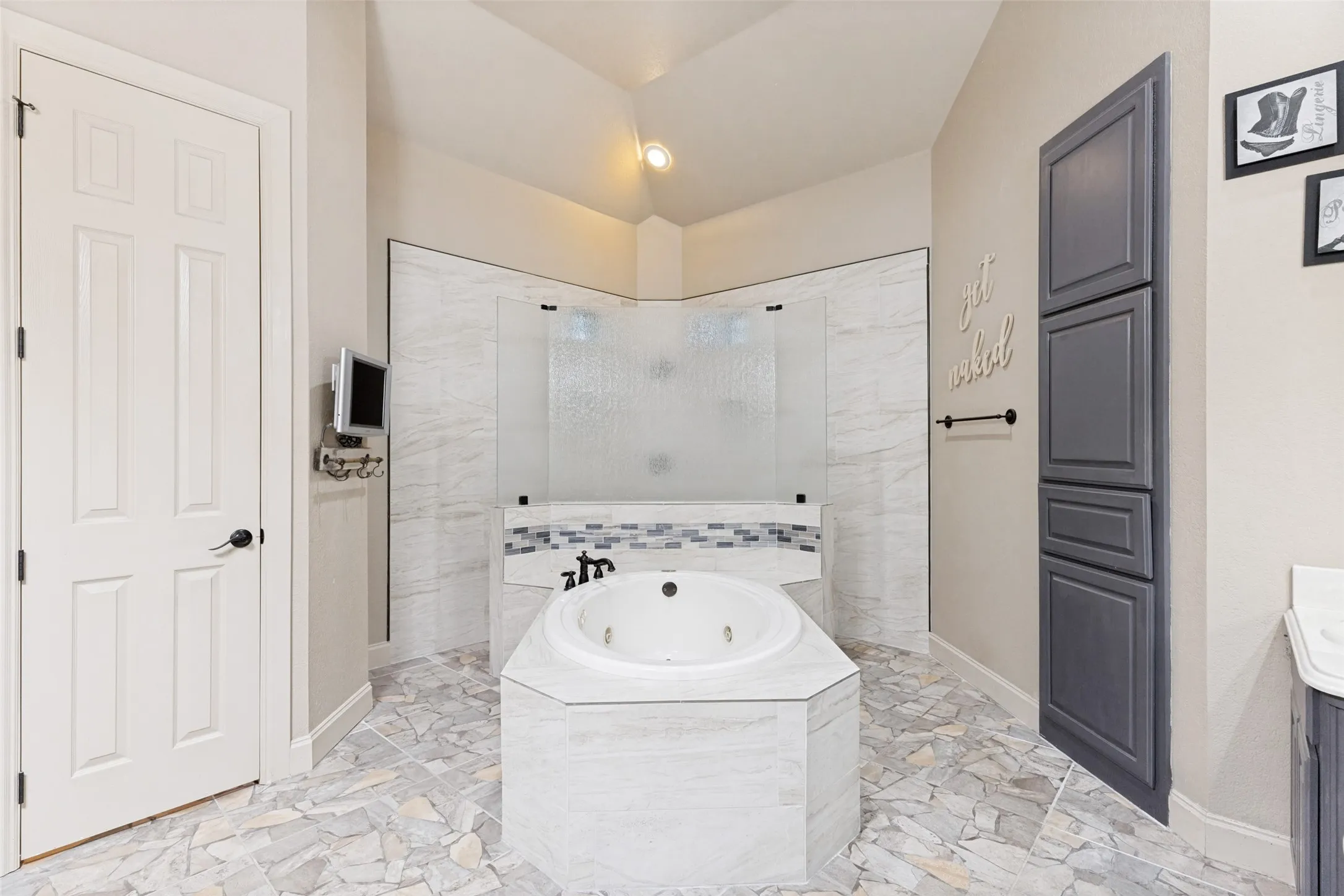 Single Family Residence For Sale in Parker County , 114 Southwest Drive, Aledo, Texas 76008, 4 Bedroom, 4 Bathroom, 3 Garage spaces, 3,492 Sqft, built in 2003, mls#21285638, Real Estate Agent in Aledo, Homes For Sale in Parker county, Homes For Sale in Aledo, Realtor in Aledo Texas, Real Estate Brokerage Independent Realty Texas, Luminita Cordes Realtor