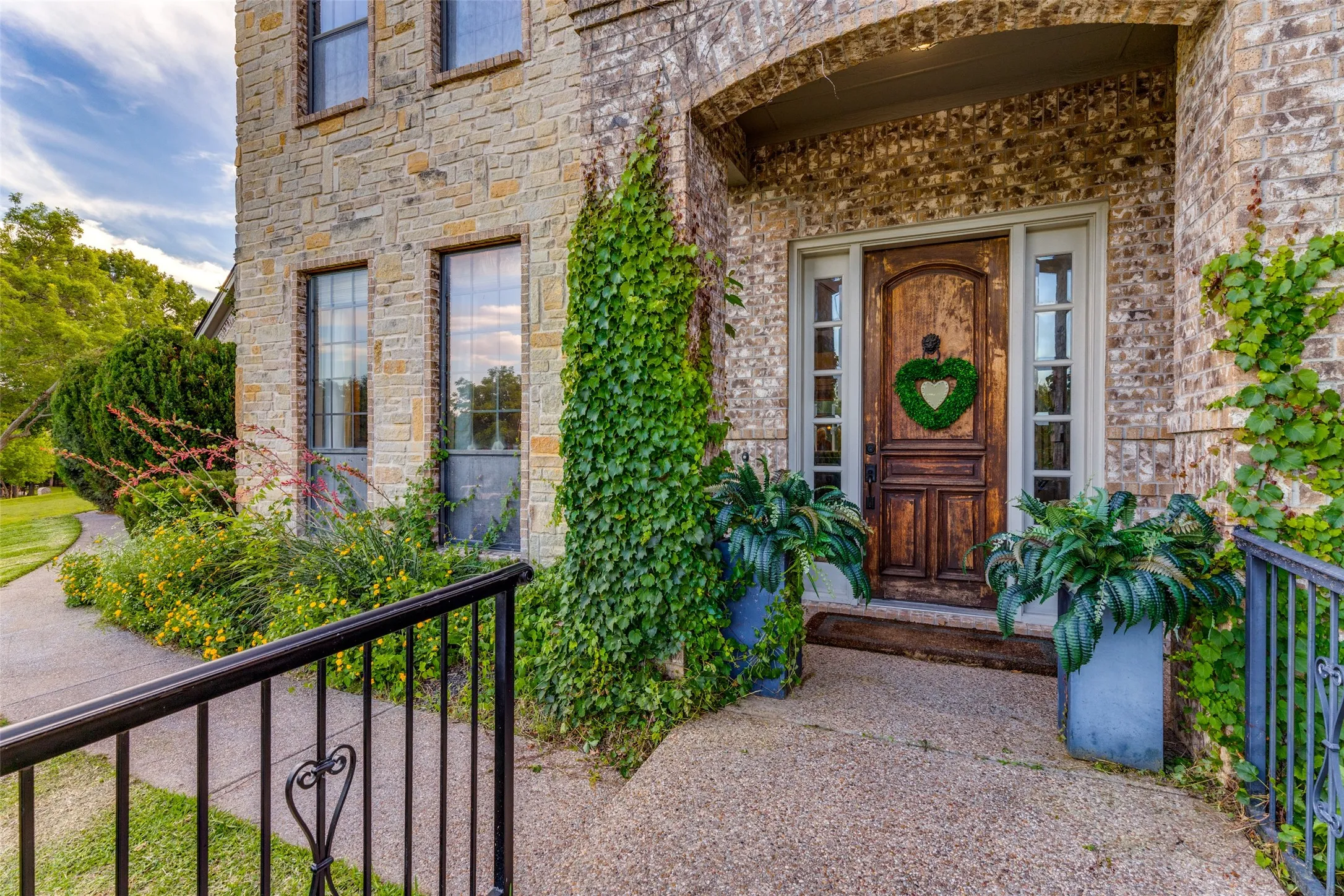 Single Family Residence For Sale in Parker County , 114 Southwest Drive, Aledo, Texas 76008, 4 Bedroom, 4 Bathroom, 3 Garage spaces, 3,492 Sqft, built in 2003, mls#21285638, Real Estate Agent in Aledo, Homes For Sale in Parker county, Homes For Sale in Aledo, Realtor in Aledo Texas, Real Estate Brokerage Independent Realty Texas, Luminita Cordes Realtor