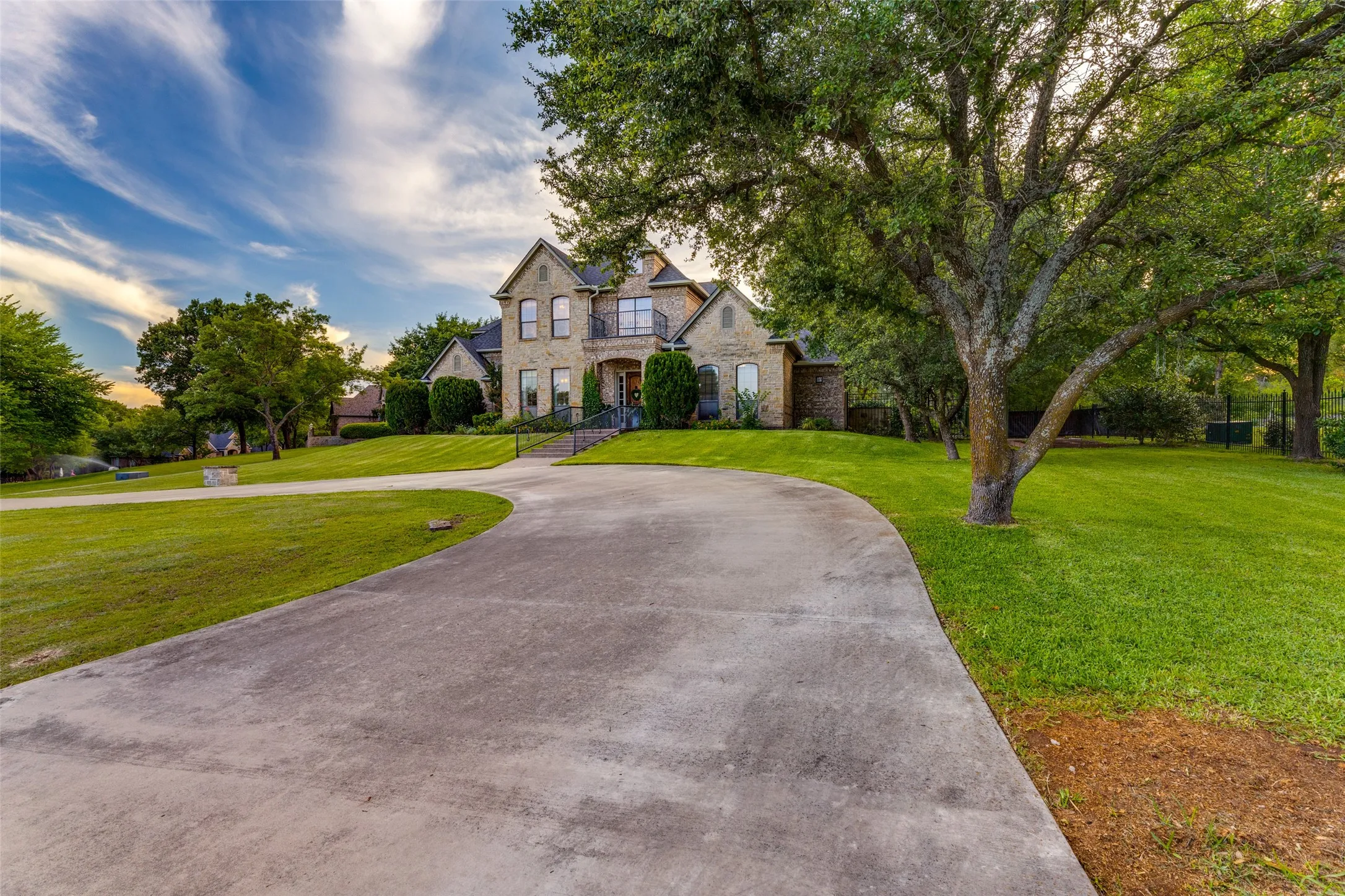 Single Family Residence For Sale in Parker County , 114 Southwest Drive, Aledo, Texas 76008, 4 Bedroom, 4 Bathroom, 3 Garage spaces, 3,492 Sqft, built in 2003, mls#21285638, Real Estate Agent in Aledo, Homes For Sale in Parker county, Homes For Sale in Aledo, Realtor in Aledo Texas, Real Estate Brokerage Independent Realty Texas, Luminita Cordes Realtor