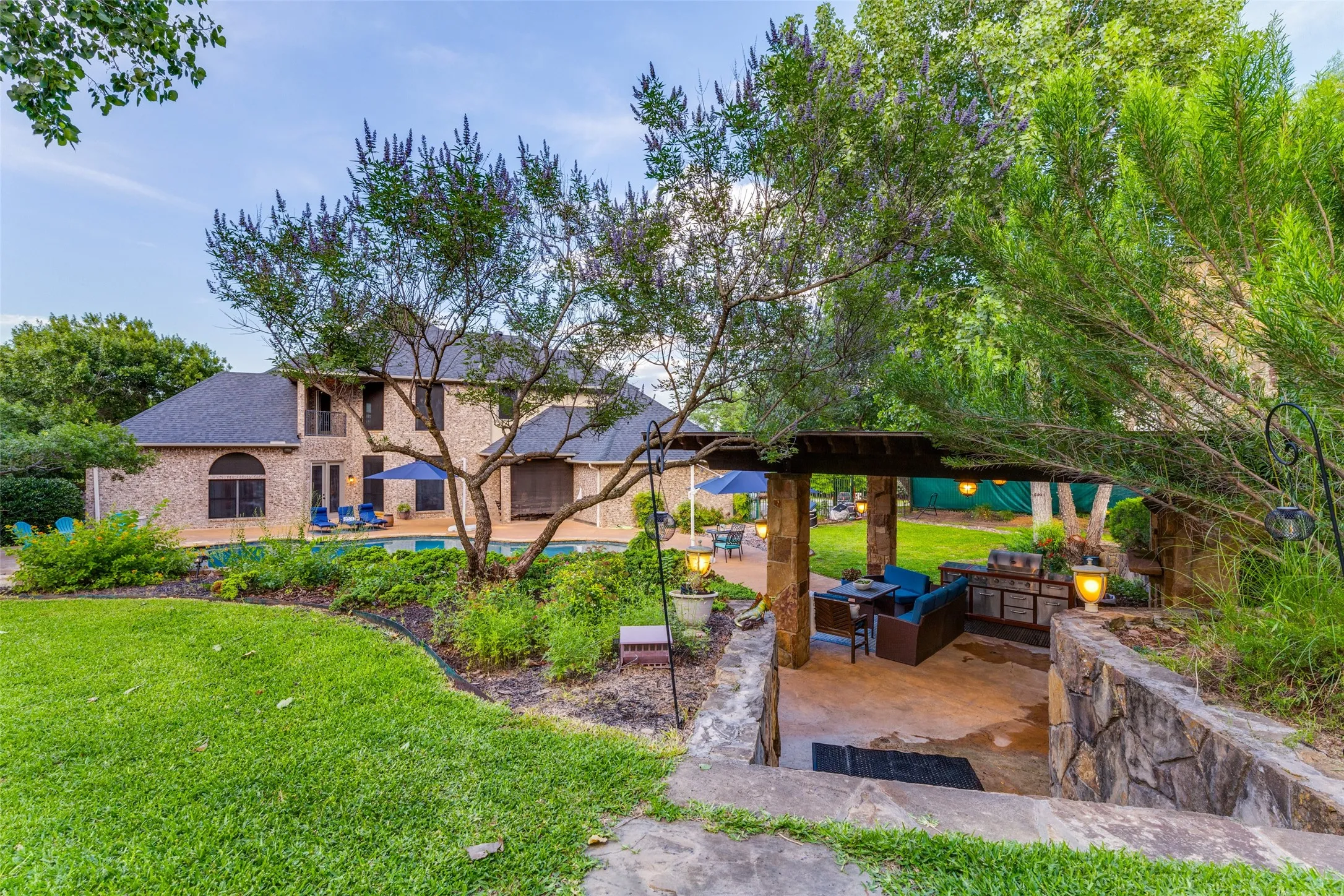 Single Family Residence For Sale in Parker County , 114 Southwest Drive, Aledo, Texas 76008, 4 Bedroom, 4 Bathroom, 3 Garage spaces, 3,492 Sqft, built in 2003, mls#21285638, Real Estate Agent in Aledo, Homes For Sale in Parker county, Homes For Sale in Aledo, Realtor in Aledo Texas, Real Estate Brokerage Independent Realty Texas, Luminita Cordes Realtor