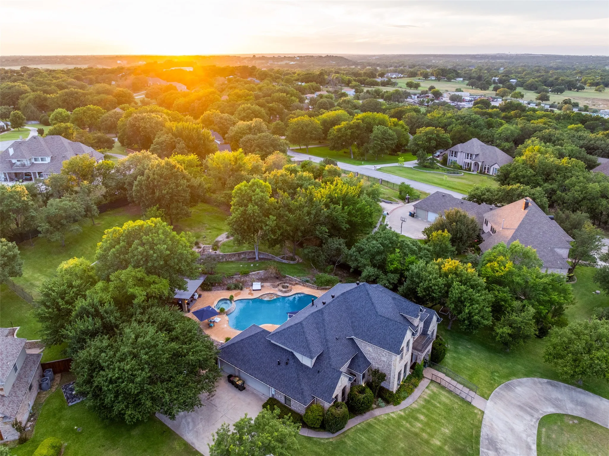 Single Family Residence For Sale in Parker County , 114 Southwest Drive, Aledo, Texas 76008, 4 Bedroom, 4 Bathroom, 3 Garage spaces, 3,492 Sqft, built in 2003, mls#21285638, Real Estate Agent in Aledo, Homes For Sale in Parker county, Homes For Sale in Aledo, Realtor in Aledo Texas, Real Estate Brokerage Independent Realty Texas, Luminita Cordes Realtor