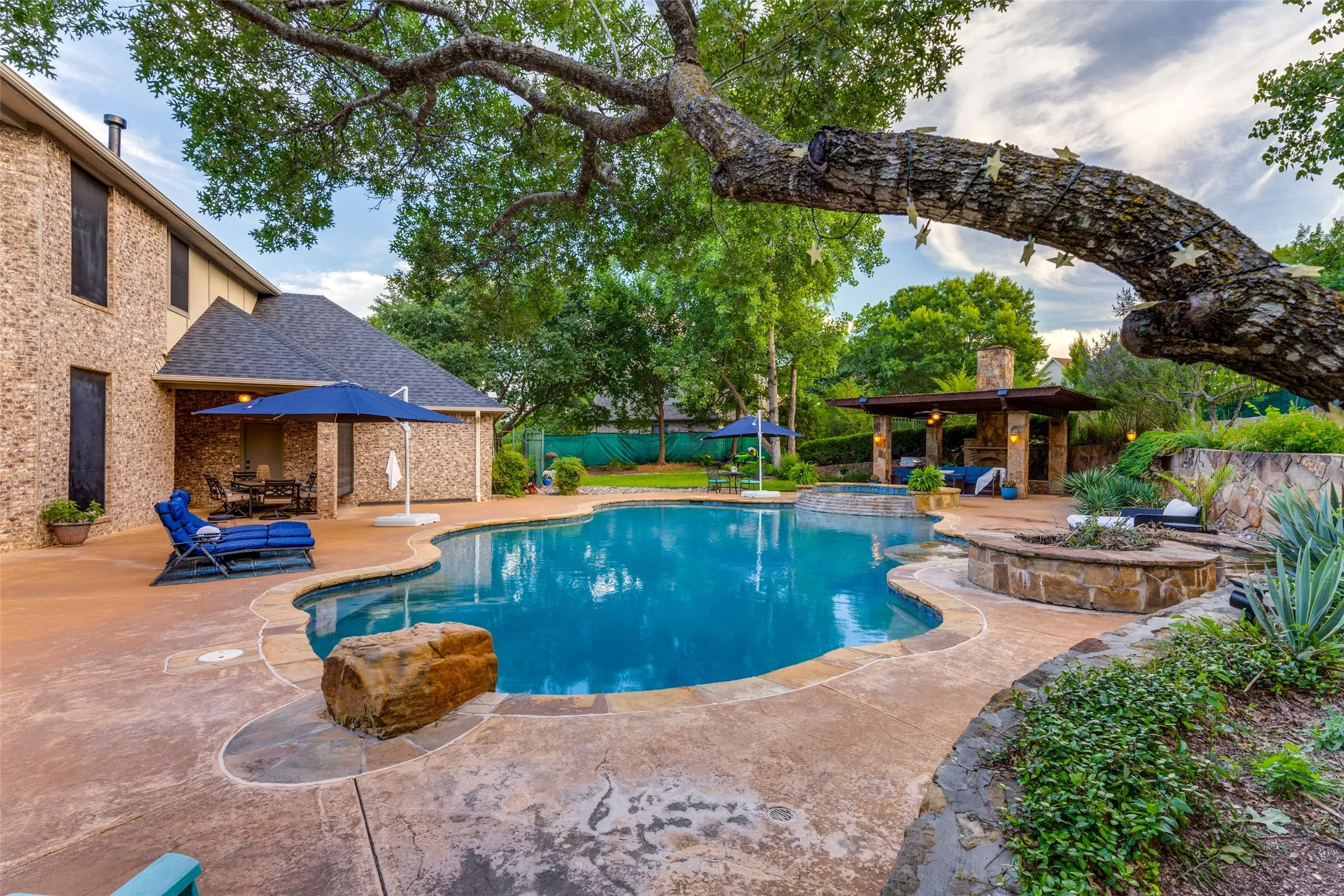 Single Family Residence For Sale in Parker County , 114 Southwest Drive, Aledo, Texas 76008, 4 Bedroom, 4 Bathroom, 3 Garage spaces, 3,492 Sqft, built in 2003, mls#21285638, Real Estate Agent in Aledo, Homes For Sale in Parker county, Homes For Sale in Aledo, Realtor in Aledo Texas, Real Estate Brokerage Independent Realty Texas, Luminita Cordes Realtor
