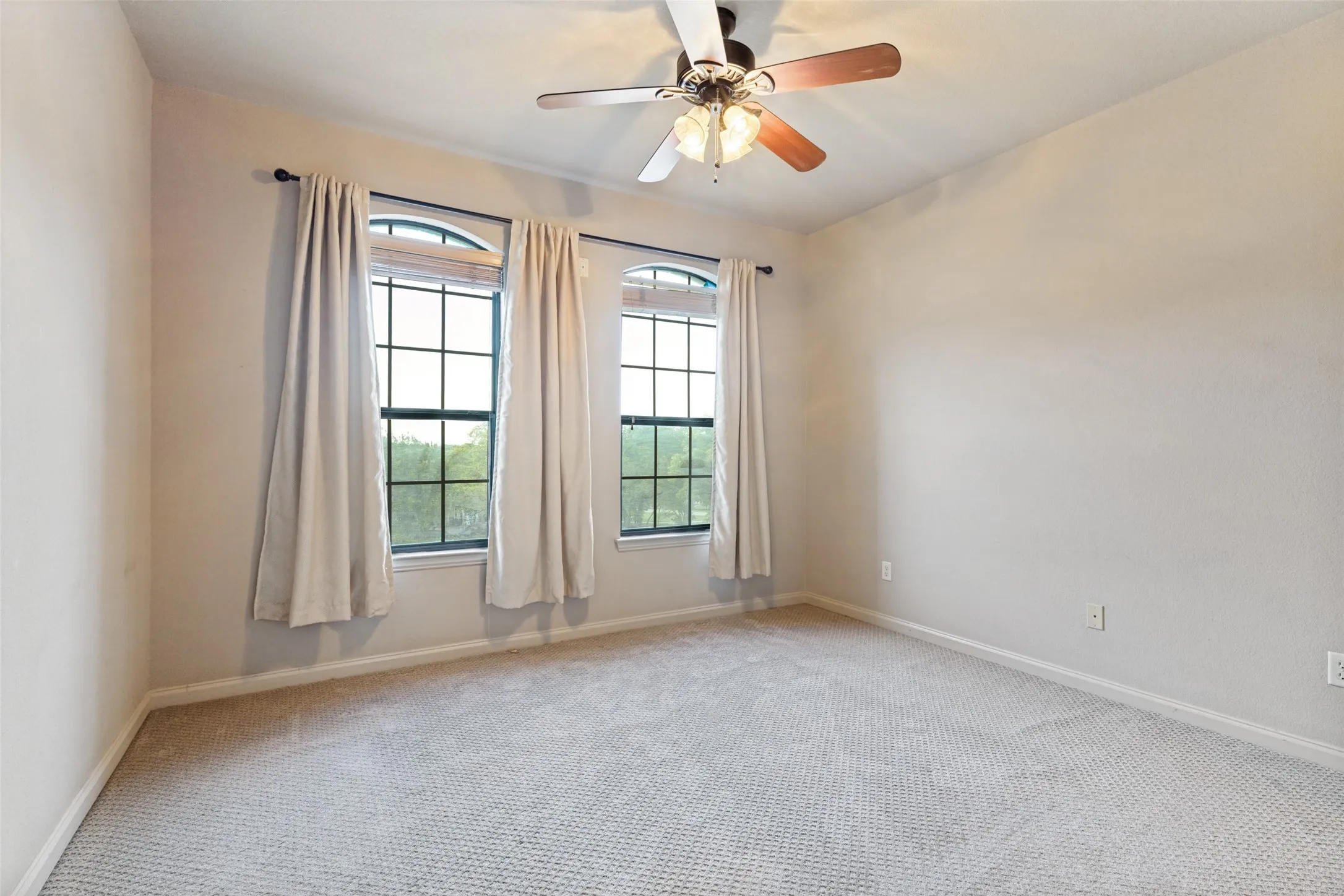 Single Family Residence For Sale in Parker County , 114 Southwest Drive, Aledo, Texas 76008, 4 Bedroom, 4 Bathroom, 3 Garage spaces, 3,492 Sqft, built in 2003, mls#21285638, Real Estate Agent in Aledo, Homes For Sale in Parker county, Homes For Sale in Aledo, Realtor in Aledo Texas, Real Estate Brokerage Independent Realty Texas, Luminita Cordes Realtor