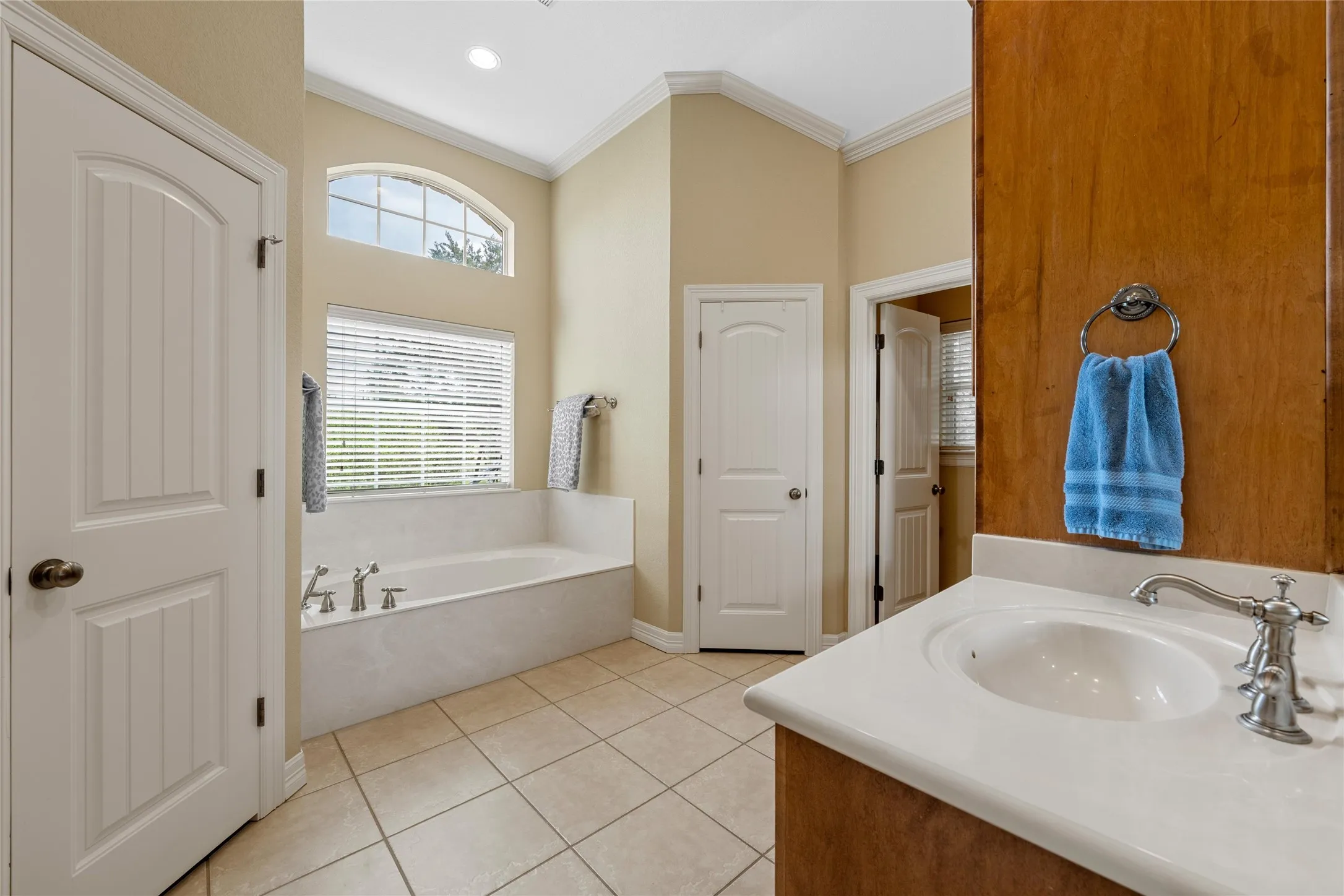 Single Family Residence For Sale in Mc Lennan County , 230 Hali Brooke Drive, China Spring, Texas 76633, 4 Bedroom, 4 Bathroom, 3 Garage spaces, 2,716 Sqft, built in 2006, mls#21287637, Real Estate Agent in China Spring, Homes For Sale in Mc Lennan county, Homes For Sale in China Spring, Realtor in China Spring Texas, Real Estate Brokerage Independent Realty Texas, Luminita Cordes Realtor