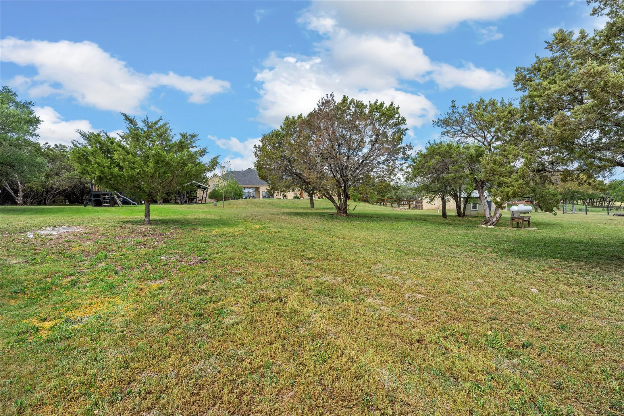 Single Family Residence For Sale in Mc Lennan County , 230 Hali Brooke Drive, China Spring, Texas 76633, 4 Bedroom, 4 Bathroom, 3 Garage spaces, 2,716 Sqft, built in 2006, mls#21287637, Real Estate Agent in China Spring, Homes For Sale in Mc Lennan county, Homes For Sale in China Spring, Realtor in China Spring Texas, Real Estate Brokerage Independent Realty Texas, Luminita Cordes Realtor