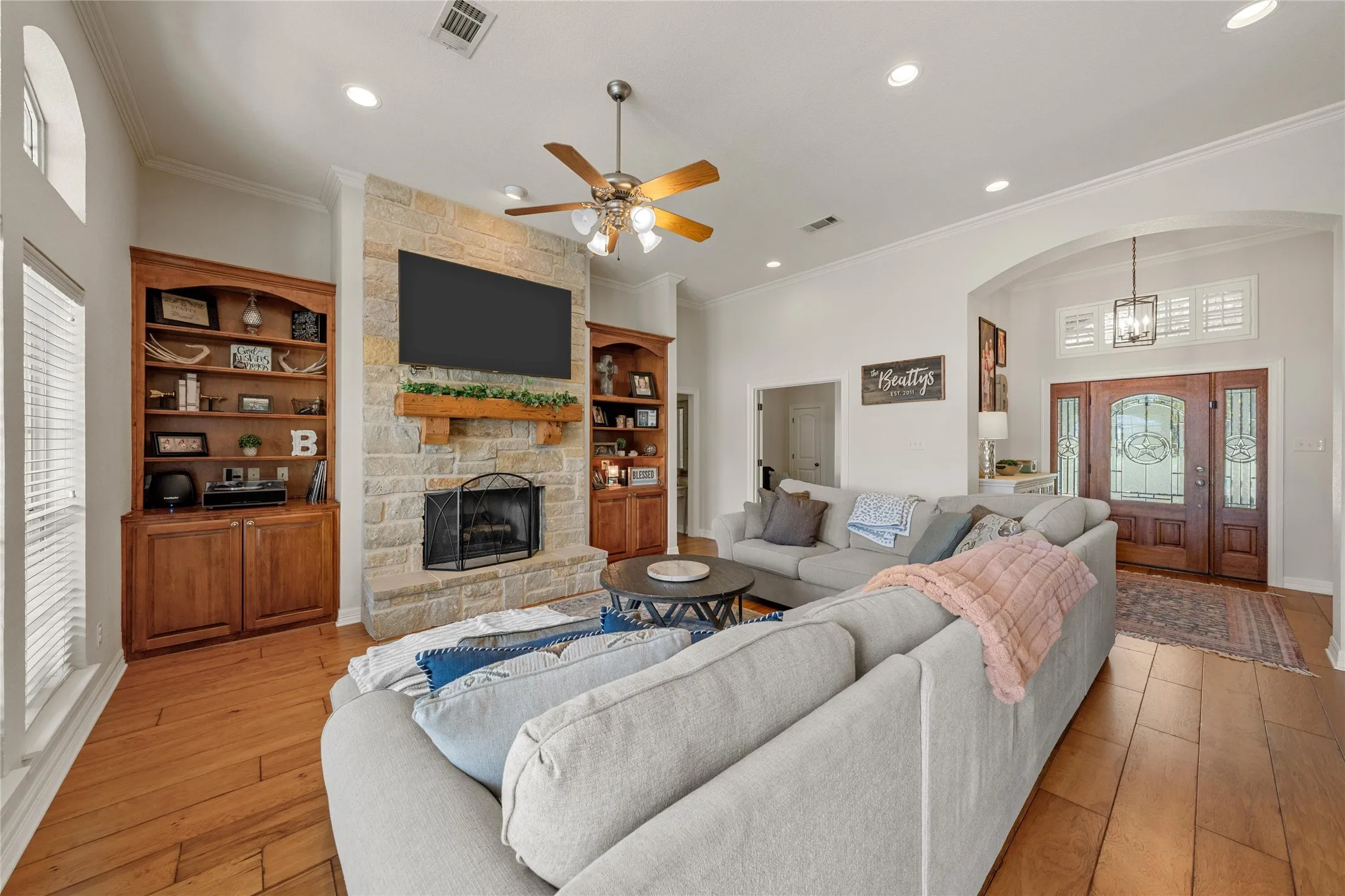 Single Family Residence For Sale in Mc Lennan County , 230 Hali Brooke Drive, China Spring, Texas 76633, 4 Bedroom, 4 Bathroom, 3 Garage spaces, 2,716 Sqft, built in 2006, mls#21287637, Real Estate Agent in China Spring, Homes For Sale in Mc Lennan county, Homes For Sale in China Spring, Realtor in China Spring Texas, Real Estate Brokerage Independent Realty Texas, Luminita Cordes Realtor