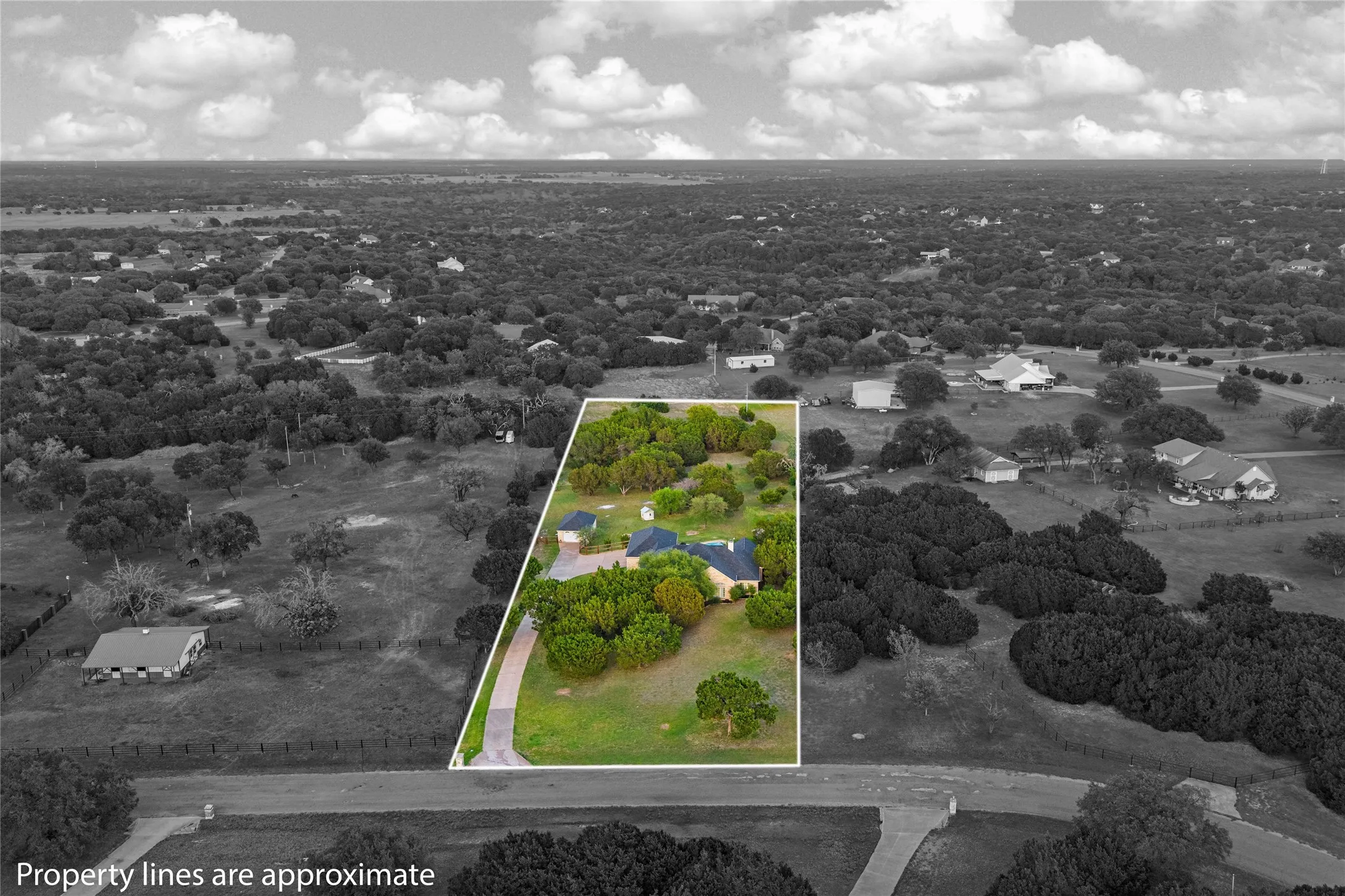 Single Family Residence For Sale in Mc Lennan County , 230 Hali Brooke Drive, China Spring, Texas 76633, 4 Bedroom, 4 Bathroom, 3 Garage spaces, 2,716 Sqft, built in 2006, mls#21287637, Real Estate Agent in China Spring, Homes For Sale in Mc Lennan county, Homes For Sale in China Spring, Realtor in China Spring Texas, Real Estate Brokerage Independent Realty Texas, Luminita Cordes Realtor