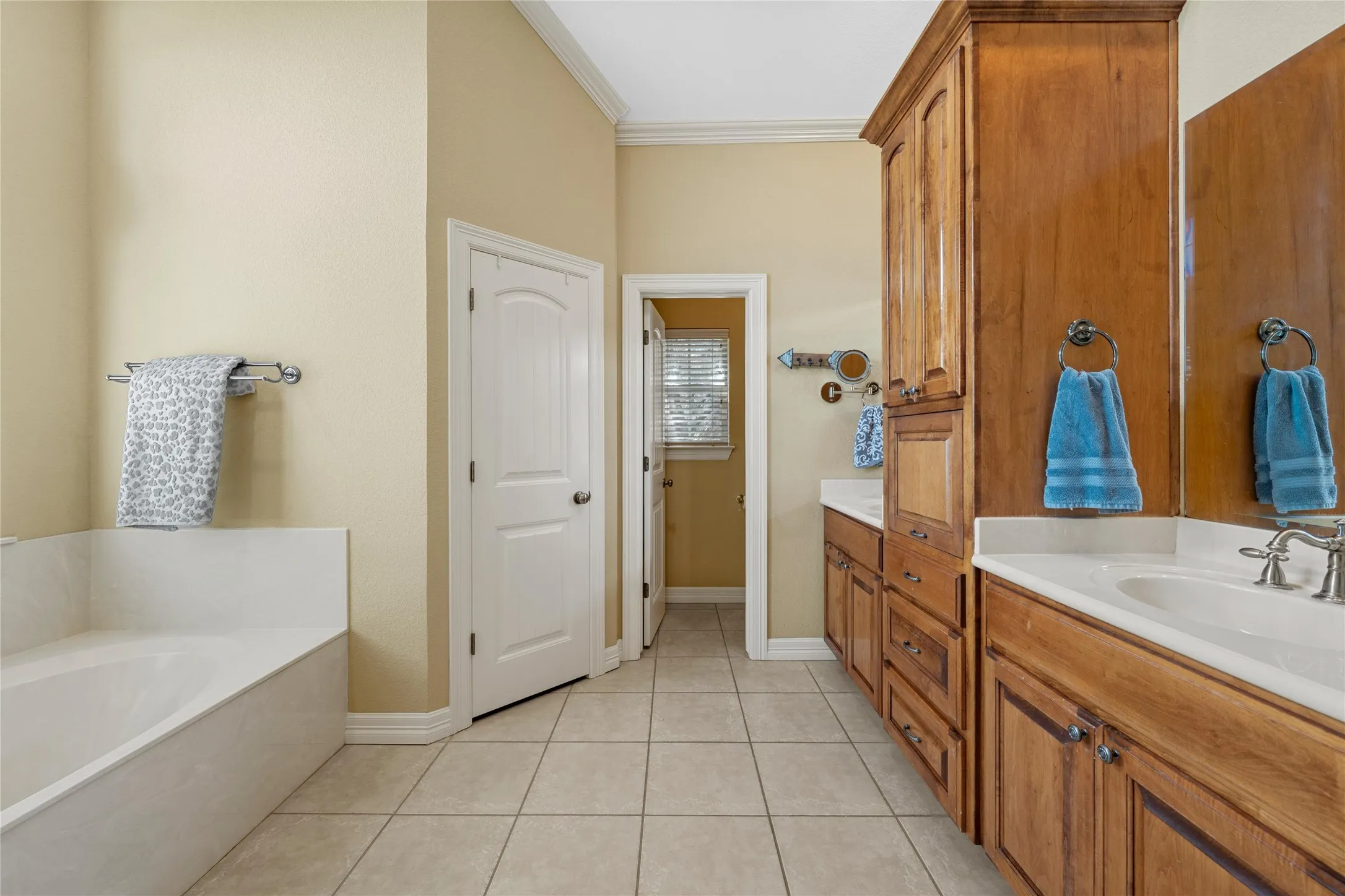 Single Family Residence For Sale in Mc Lennan County , 230 Hali Brooke Drive, China Spring, Texas 76633, 4 Bedroom, 4 Bathroom, 3 Garage spaces, 2,716 Sqft, built in 2006, mls#21287637, Real Estate Agent in China Spring, Homes For Sale in Mc Lennan county, Homes For Sale in China Spring, Realtor in China Spring Texas, Real Estate Brokerage Independent Realty Texas, Luminita Cordes Realtor