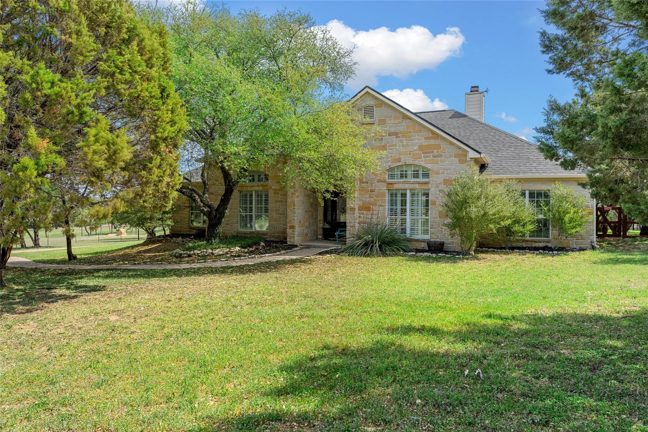 Single Family Residence For Sale in Mc Lennan County , 230 Hali Brooke Drive, China Spring, Texas 76633, 4 Bedroom, 4 Bathroom, 3 Garage spaces, 2,716 Sqft, built in 2006, mls#21287637, Real Estate Agent in China Spring, Homes For Sale in Mc Lennan county, Homes For Sale in China Spring, Realtor in China Spring Texas, Real Estate Brokerage Independent Realty Texas, Luminita Cordes Realtor