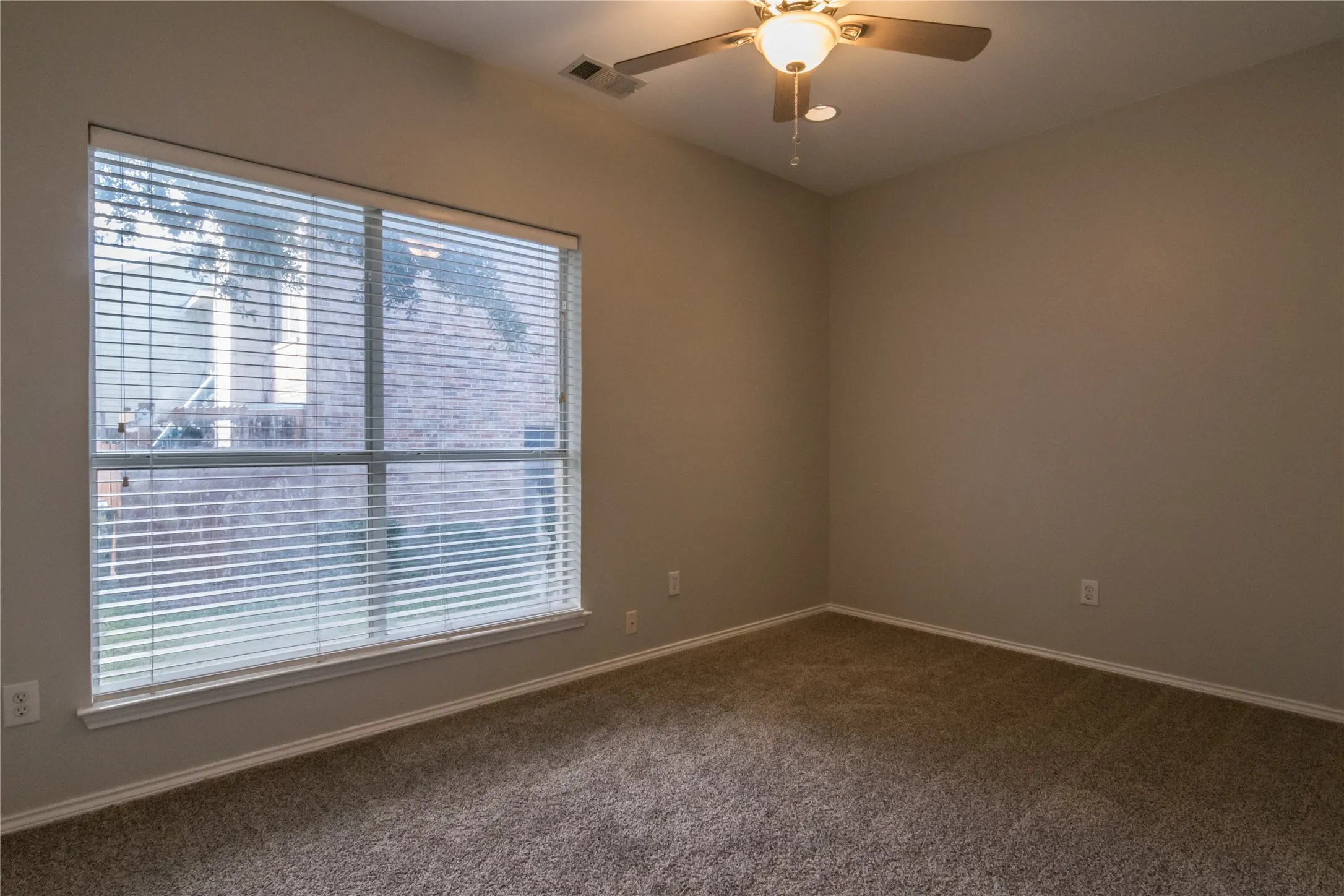 Townhouse For Rent in Dallas County , 3904 Brandon Park Drive, Garland, Texas 75044, 3 Bedroom, 3 Bathroom, Garage spaces, 1,535 Sqft, built in 1999, mls#21287795, Real Estate Agent in Garland, Homes For Rent in Dallas county, Homes For Rent in Garland, Realtor in Garland Texas, Real Estate Brokerage Independent Realty Texas, Luminita Cordes Realtor