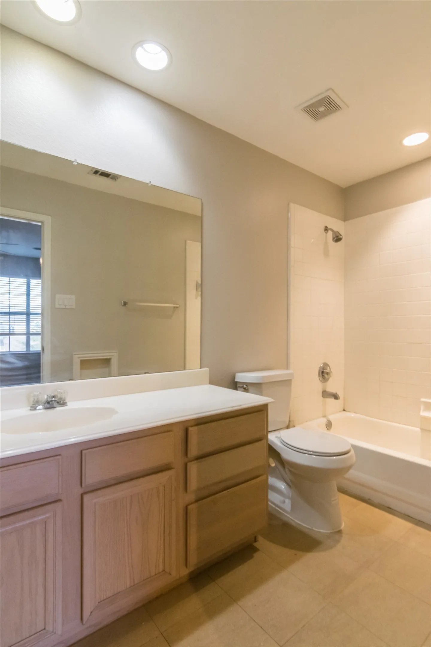 Townhouse For Rent in Dallas County , 3904 Brandon Park Drive, Garland, Texas 75044, 3 Bedroom, 3 Bathroom, Garage spaces, 1,535 Sqft, built in 1999, mls#21287795, Real Estate Agent in Garland, Homes For Rent in Dallas county, Homes For Rent in Garland, Realtor in Garland Texas, Real Estate Brokerage Independent Realty Texas, Luminita Cordes Realtor
