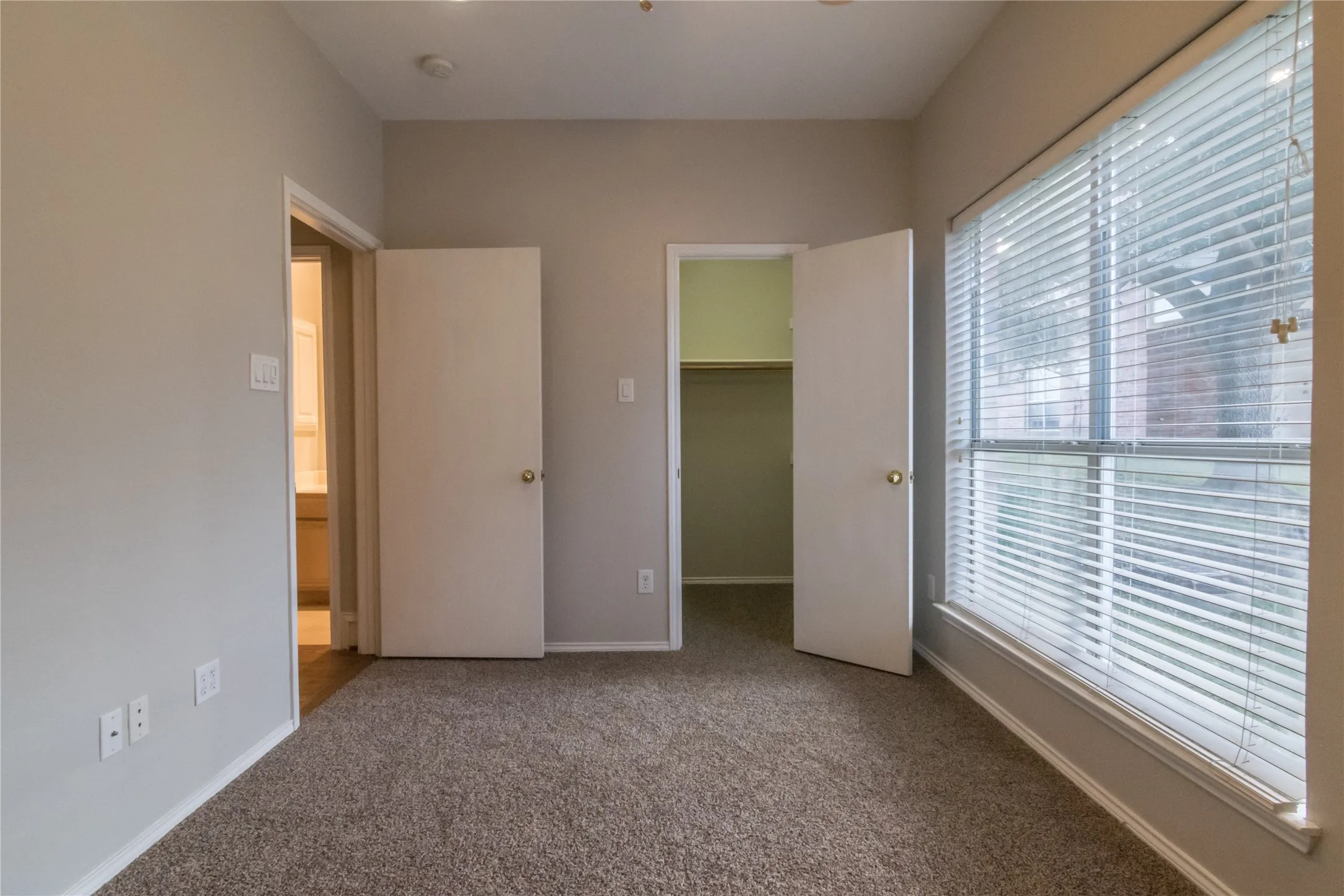 Townhouse For Rent in Dallas County , 3904 Brandon Park Drive, Garland, Texas 75044, 3 Bedroom, 3 Bathroom, Garage spaces, 1,535 Sqft, built in 1999, mls#21287795, Real Estate Agent in Garland, Homes For Rent in Dallas county, Homes For Rent in Garland, Realtor in Garland Texas, Real Estate Brokerage Independent Realty Texas, Luminita Cordes Realtor