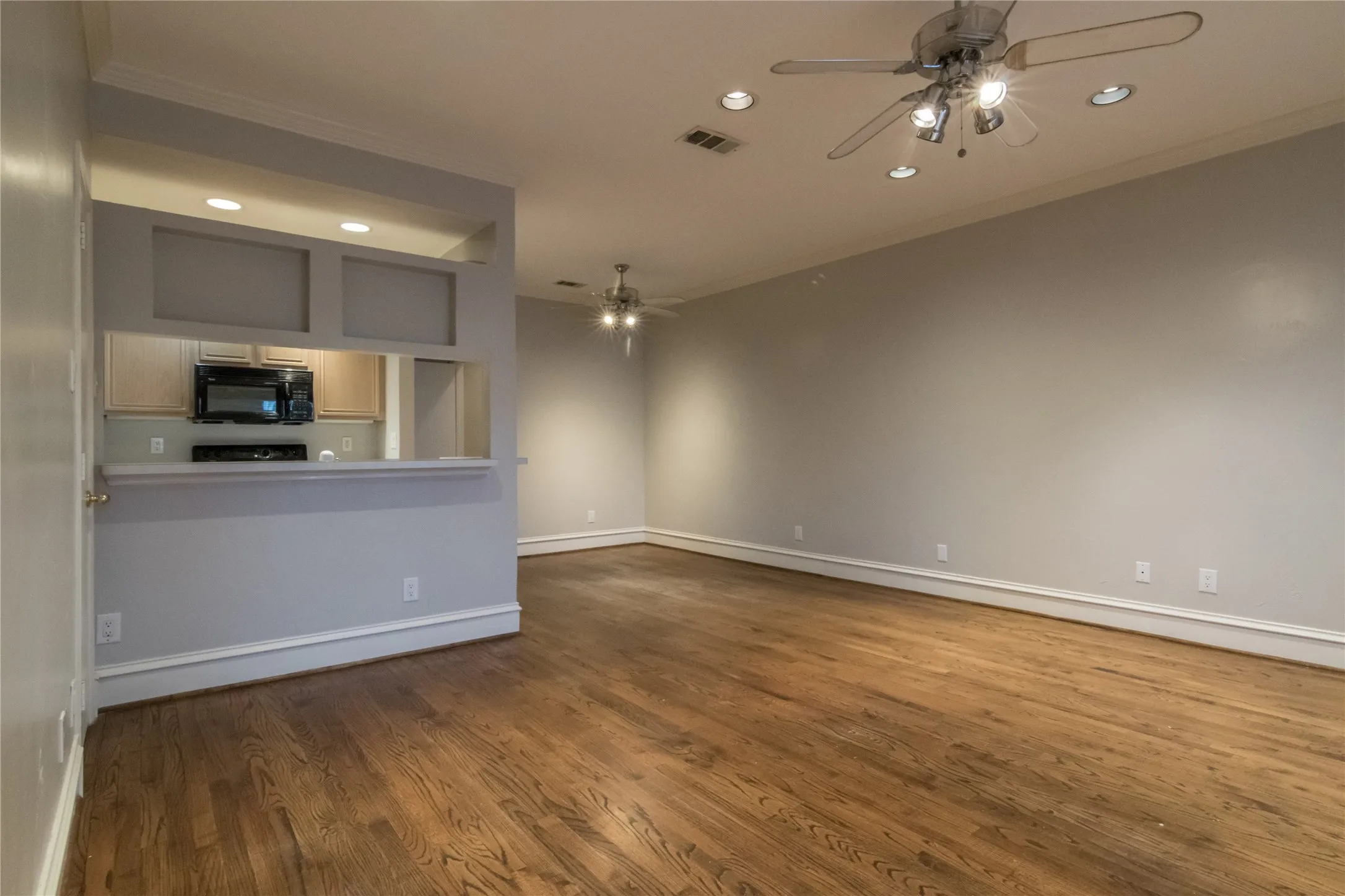 Townhouse For Rent in Dallas County , 3904 Brandon Park Drive, Garland, Texas 75044, 3 Bedroom, 3 Bathroom, Garage spaces, 1,535 Sqft, built in 1999, mls#21287795, Real Estate Agent in Garland, Homes For Rent in Dallas county, Homes For Rent in Garland, Realtor in Garland Texas, Real Estate Brokerage Independent Realty Texas, Luminita Cordes Realtor