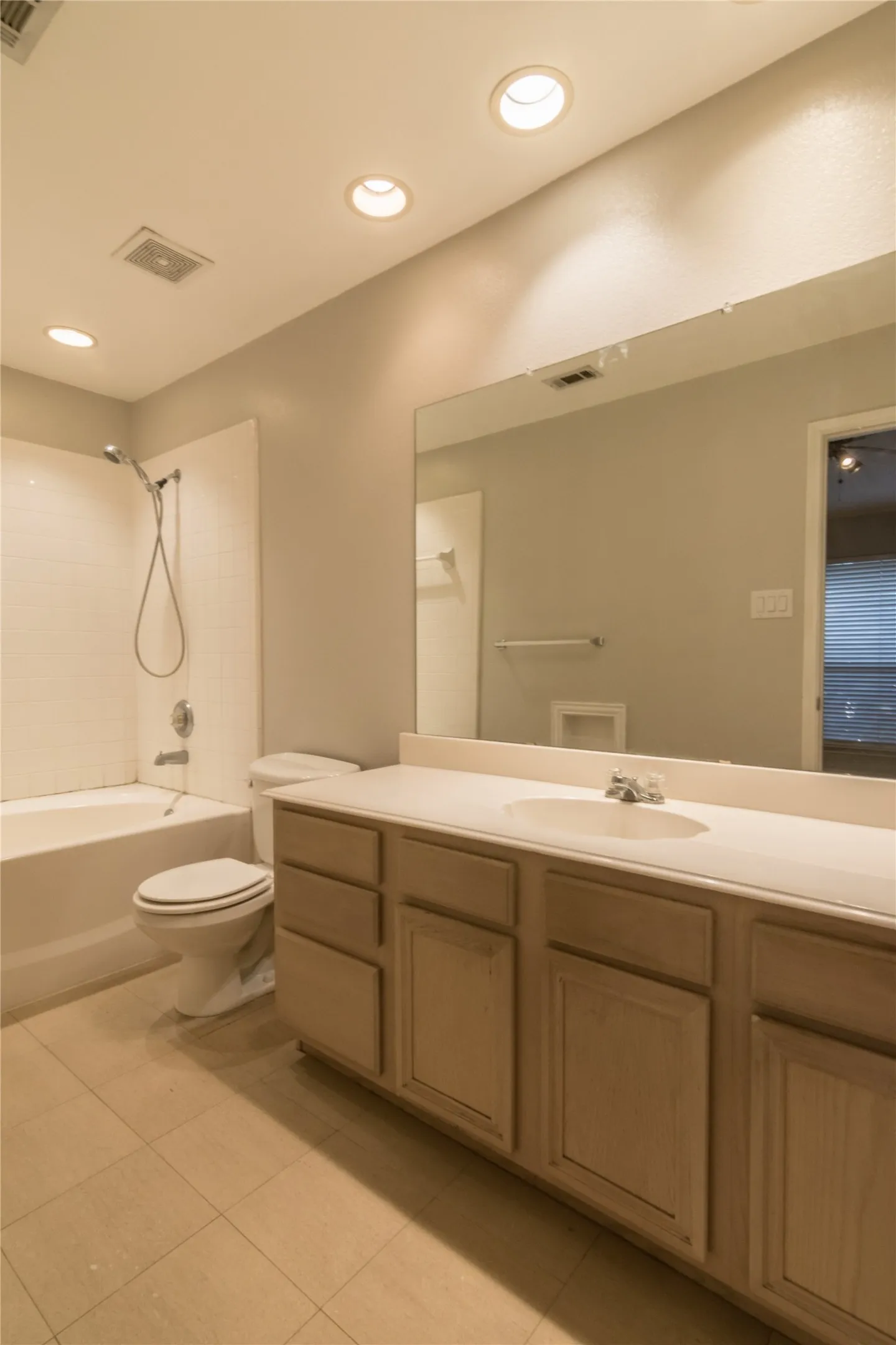 Townhouse For Rent in Dallas County , 3904 Brandon Park Drive, Garland, Texas 75044, 3 Bedroom, 3 Bathroom, Garage spaces, 1,535 Sqft, built in 1999, mls#21287795, Real Estate Agent in Garland, Homes For Rent in Dallas county, Homes For Rent in Garland, Realtor in Garland Texas, Real Estate Brokerage Independent Realty Texas, Luminita Cordes Realtor