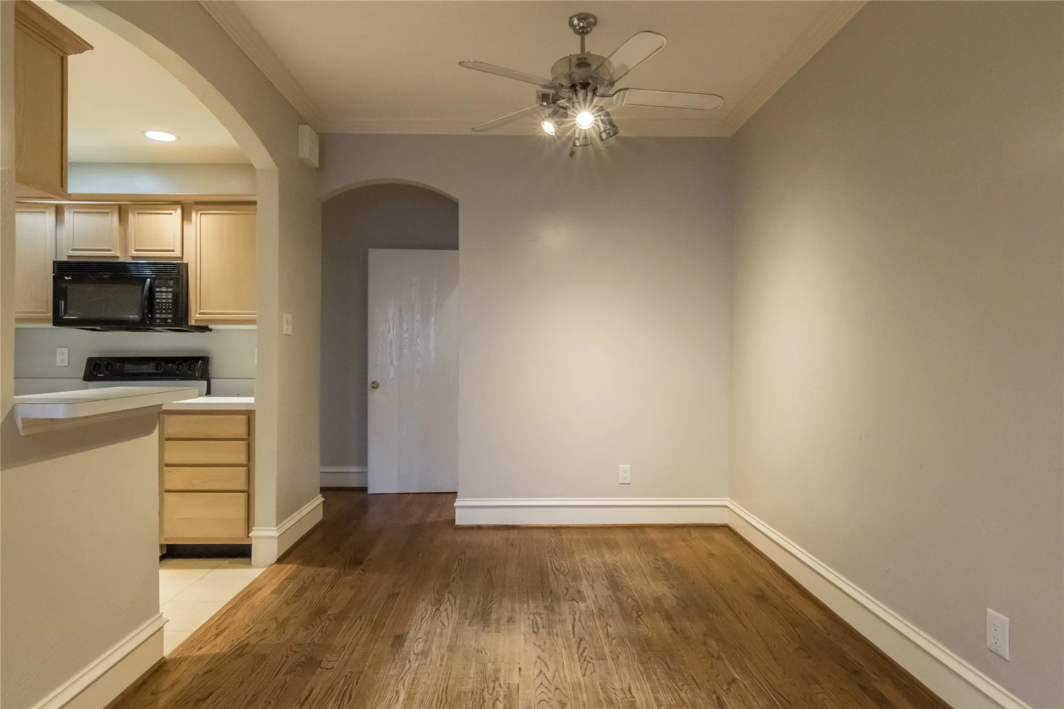 Townhouse For Rent in Dallas County , 3904 Brandon Park Drive, Garland, Texas 75044, 3 Bedroom, 3 Bathroom, Garage spaces, 1,535 Sqft, built in 1999, mls#21287795, Real Estate Agent in Garland, Homes For Rent in Dallas county, Homes For Rent in Garland, Realtor in Garland Texas, Real Estate Brokerage Independent Realty Texas, Luminita Cordes Realtor