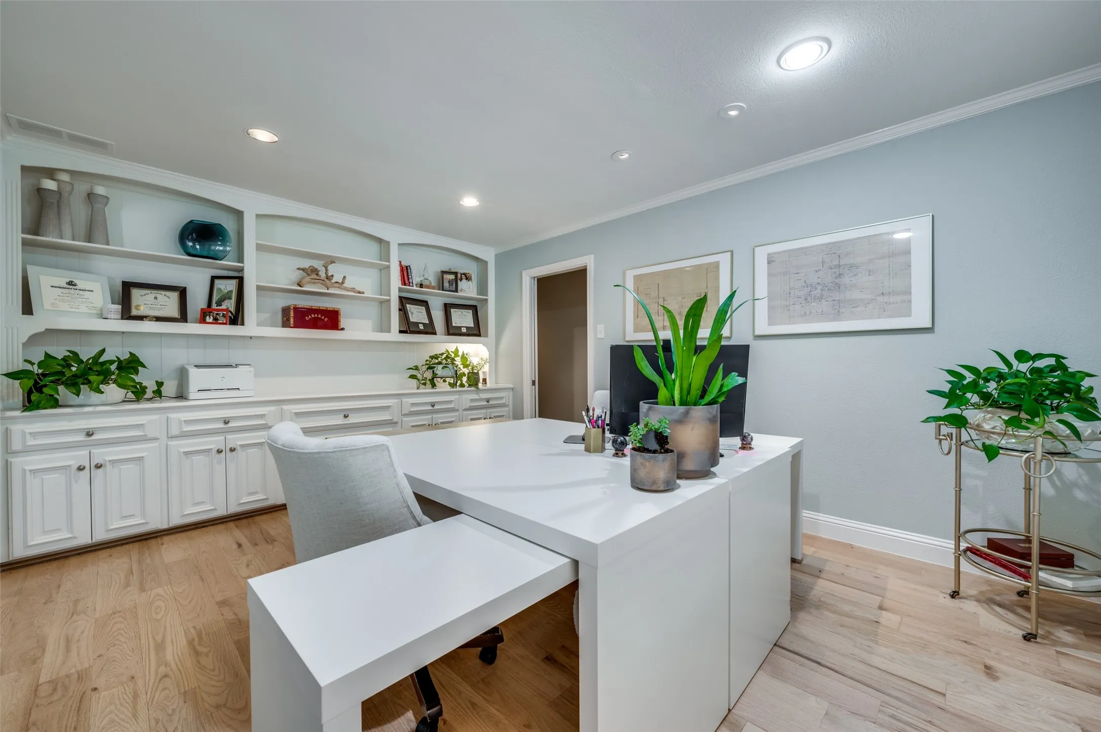 Single Family Residence For Rent in Dallas County , 5605 Lobello Drive, Dallas, Texas 75229, 5 Bedroom, 5 Bathroom, 3 Garage spaces, 5,039 Sqft, built in 1979, mls#21287086, Real Estate Agent in Dallas, Homes For Rent in Dallas county, Homes For Rent in Dallas, Realtor in Dallas Texas, Real Estate Brokerage Independent Realty Texas, Luminita Cordes Realtor