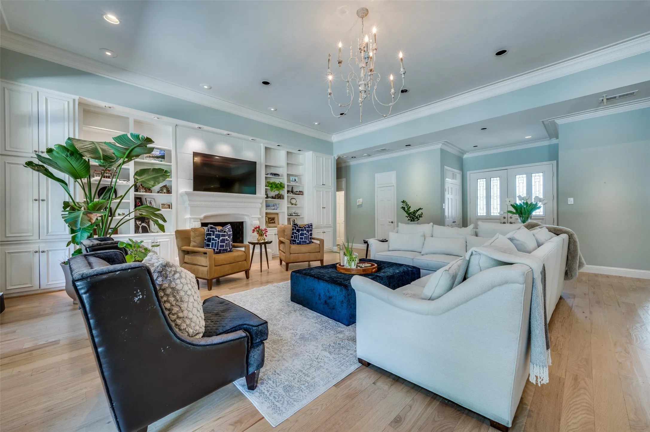 Single Family Residence For Rent in Dallas County , 5605 Lobello Drive, Dallas, Texas 75229, 5 Bedroom, 5 Bathroom, 3 Garage spaces, 5,039 Sqft, built in 1979, mls#21287086, Real Estate Agent in Dallas, Homes For Rent in Dallas county, Homes For Rent in Dallas, Realtor in Dallas Texas, Real Estate Brokerage Independent Realty Texas, Luminita Cordes Realtor