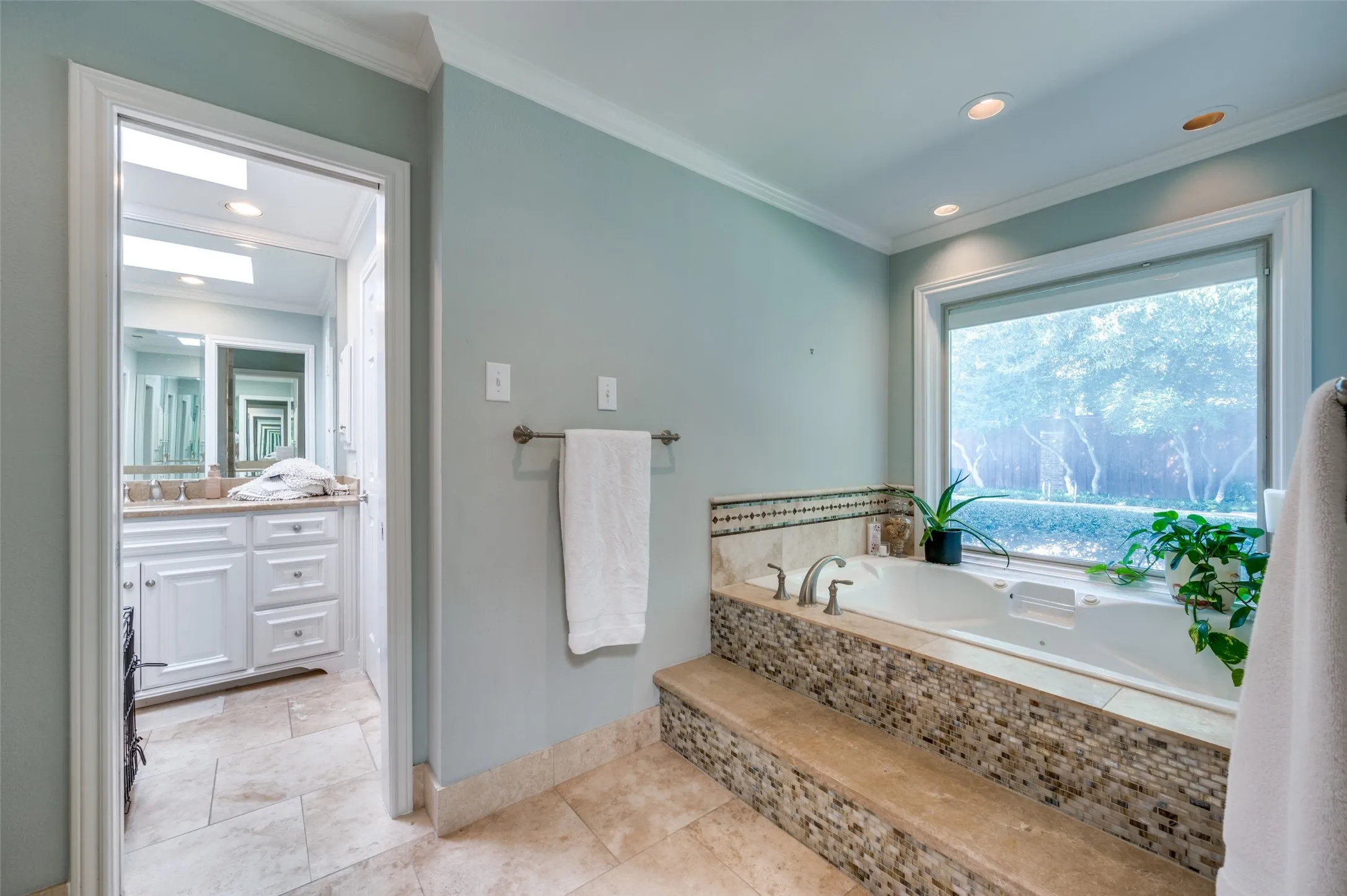 Single Family Residence For Rent in Dallas County , 5605 Lobello Drive, Dallas, Texas 75229, 5 Bedroom, 5 Bathroom, 3 Garage spaces, 5,039 Sqft, built in 1979, mls#21287086, Real Estate Agent in Dallas, Homes For Rent in Dallas county, Homes For Rent in Dallas, Realtor in Dallas Texas, Real Estate Brokerage Independent Realty Texas, Luminita Cordes Realtor