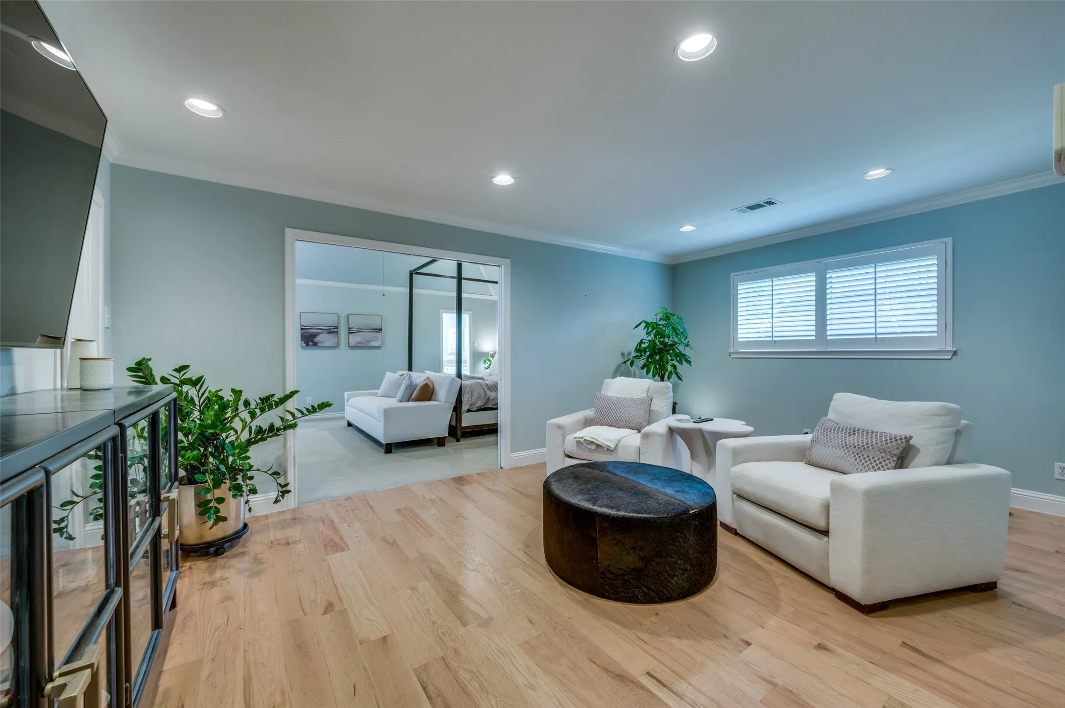 Single Family Residence For Rent in Dallas County , 5605 Lobello Drive, Dallas, Texas 75229, 5 Bedroom, 5 Bathroom, 3 Garage spaces, 5,039 Sqft, built in 1979, mls#21287086, Real Estate Agent in Dallas, Homes For Rent in Dallas county, Homes For Rent in Dallas, Realtor in Dallas Texas, Real Estate Brokerage Independent Realty Texas, Luminita Cordes Realtor