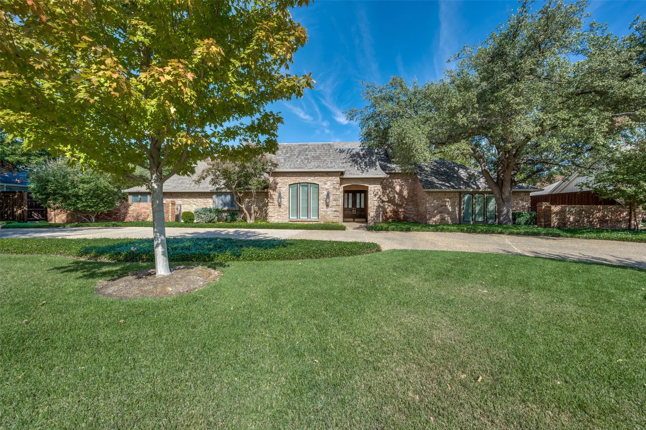 Single Family Residence For Rent in Dallas County , 5605 Lobello Drive, Dallas, Texas 75229, 5 Bedroom, 5 Bathroom, 3 Garage spaces, 5,039 Sqft, built in 1979, mls#21287086, Real Estate Agent in Dallas, Homes For Rent in Dallas county, Homes For Rent in Dallas, Realtor in Dallas Texas, Real Estate Brokerage Independent Realty Texas, Luminita Cordes Realtor