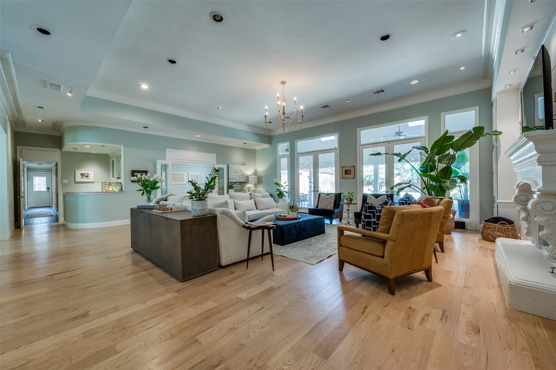 Single Family Residence For Rent in Dallas County , 5605 Lobello Drive, Dallas, Texas 75229, 5 Bedroom, 5 Bathroom, 3 Garage spaces, 5,039 Sqft, built in 1979, mls#21287086, Real Estate Agent in Dallas, Homes For Rent in Dallas county, Homes For Rent in Dallas, Realtor in Dallas Texas, Real Estate Brokerage Independent Realty Texas, Luminita Cordes Realtor
