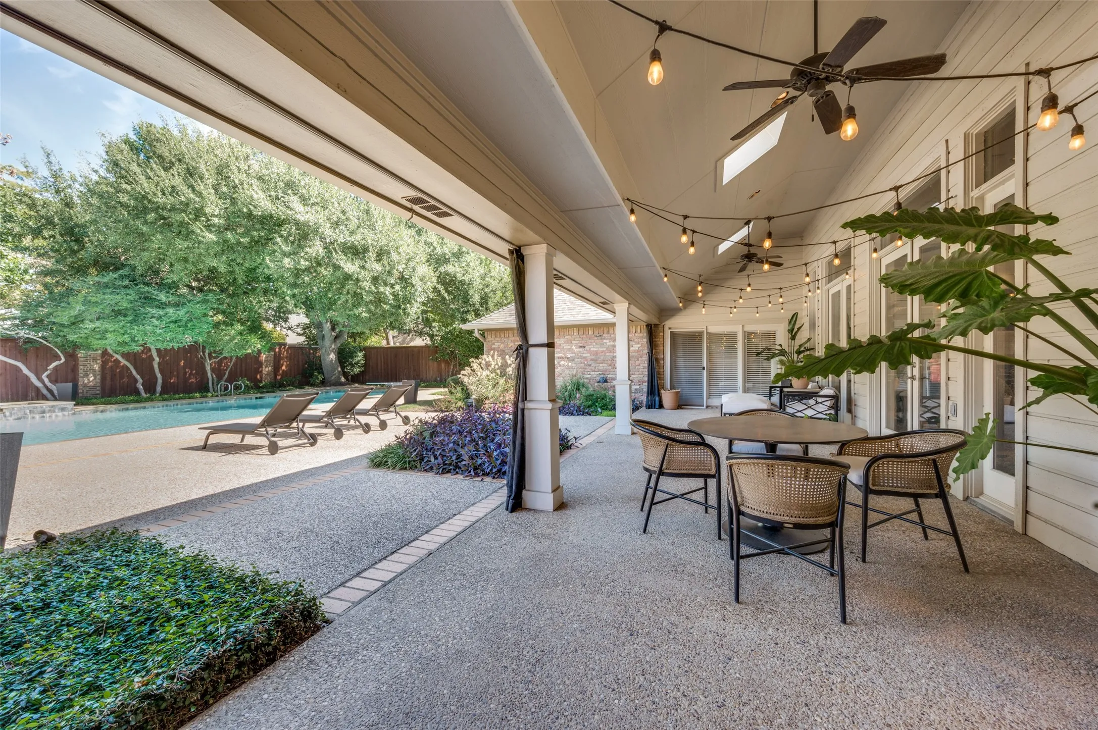 Single Family Residence For Rent in Dallas County , 5605 Lobello Drive, Dallas, Texas 75229, 5 Bedroom, 5 Bathroom, 3 Garage spaces, 5,039 Sqft, built in 1979, mls#21287086, Real Estate Agent in Dallas, Homes For Rent in Dallas county, Homes For Rent in Dallas, Realtor in Dallas Texas, Real Estate Brokerage Independent Realty Texas, Luminita Cordes Realtor