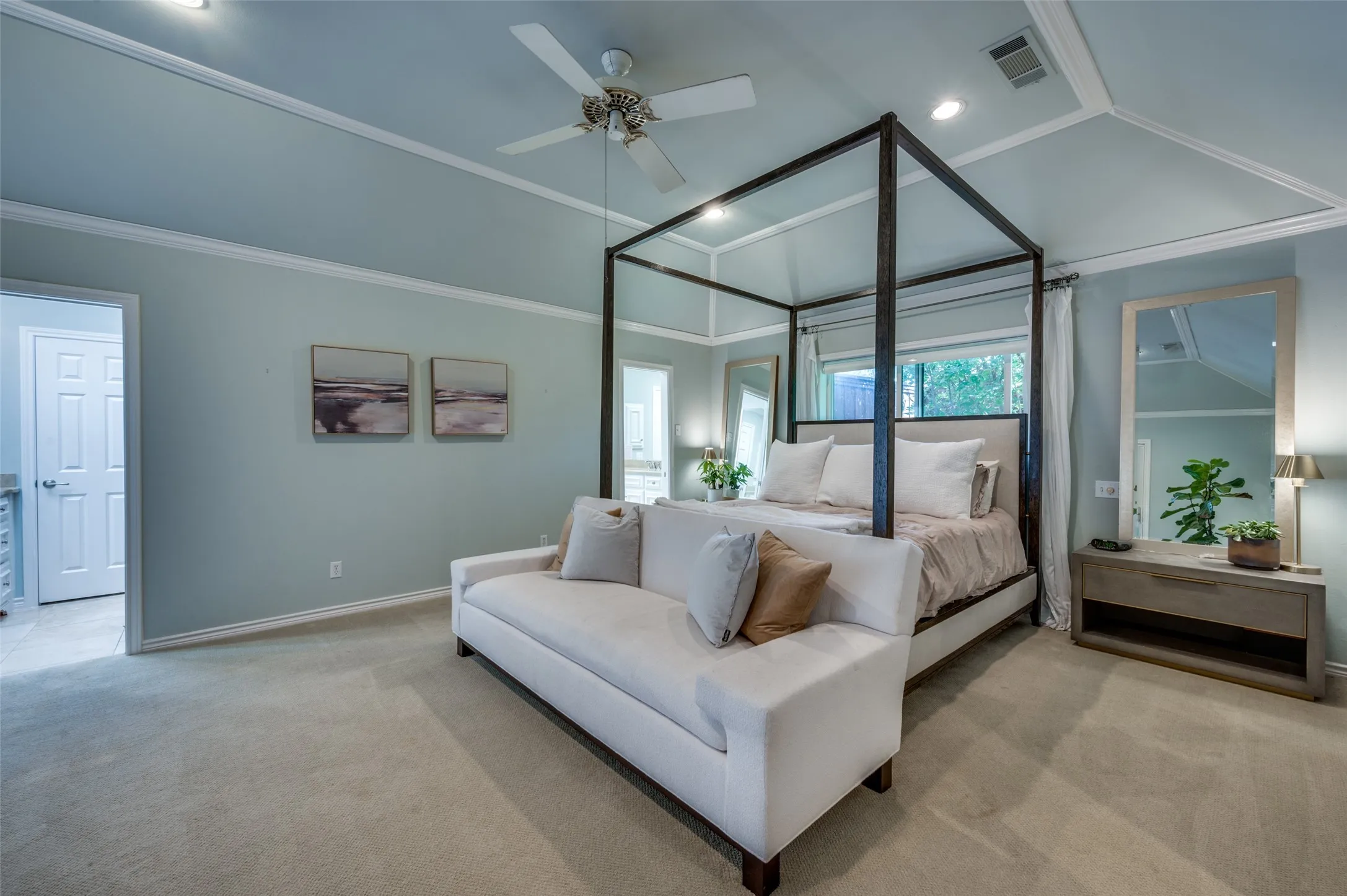 Single Family Residence For Rent in Dallas County , 5605 Lobello Drive, Dallas, Texas 75229, 5 Bedroom, 5 Bathroom, 3 Garage spaces, 5,039 Sqft, built in 1979, mls#21287086, Real Estate Agent in Dallas, Homes For Rent in Dallas county, Homes For Rent in Dallas, Realtor in Dallas Texas, Real Estate Brokerage Independent Realty Texas, Luminita Cordes Realtor