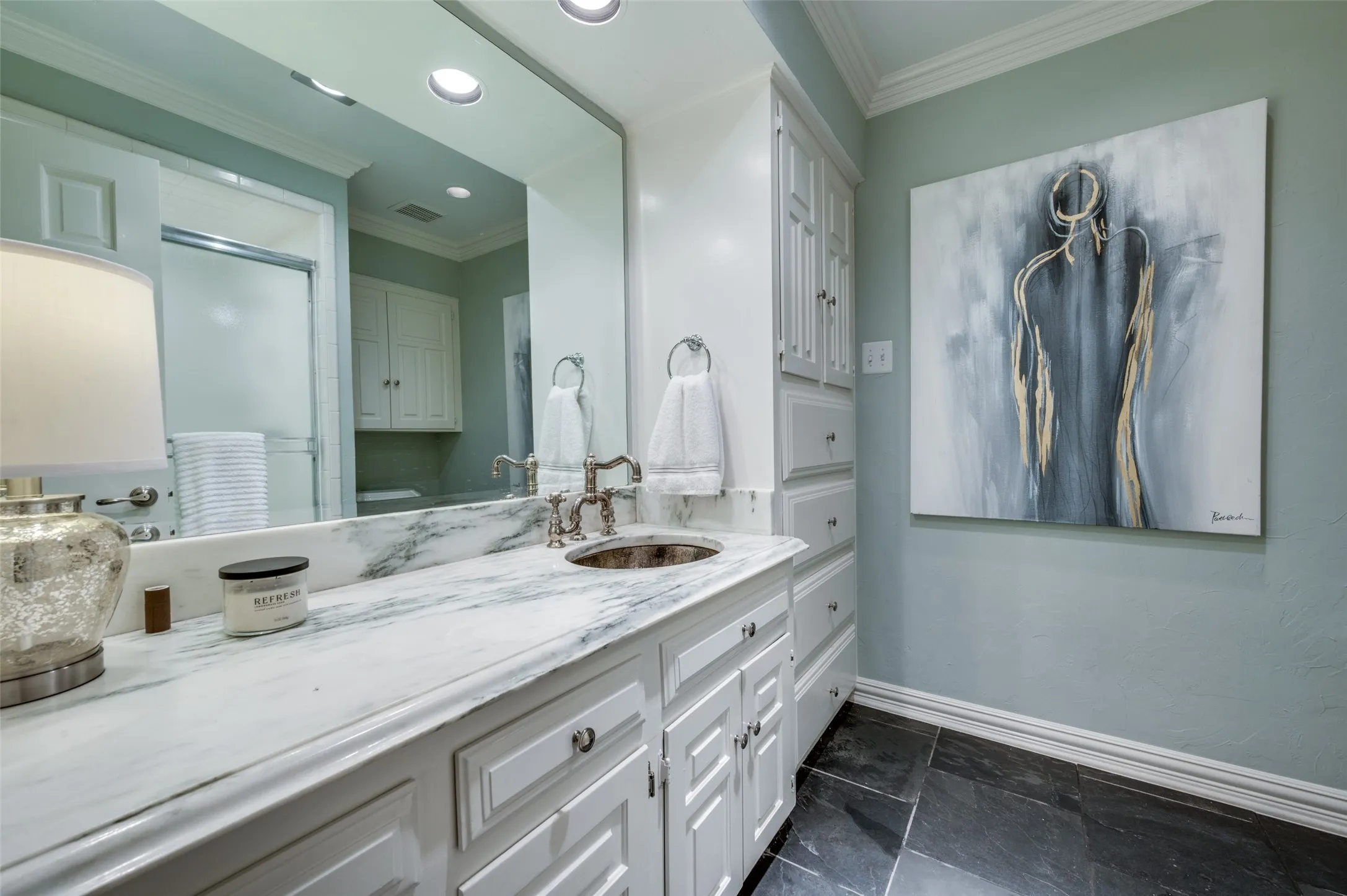 Single Family Residence For Rent in Dallas County , 5605 Lobello Drive, Dallas, Texas 75229, 5 Bedroom, 5 Bathroom, 3 Garage spaces, 5,039 Sqft, built in 1979, mls#21287086, Real Estate Agent in Dallas, Homes For Rent in Dallas county, Homes For Rent in Dallas, Realtor in Dallas Texas, Real Estate Brokerage Independent Realty Texas, Luminita Cordes Realtor