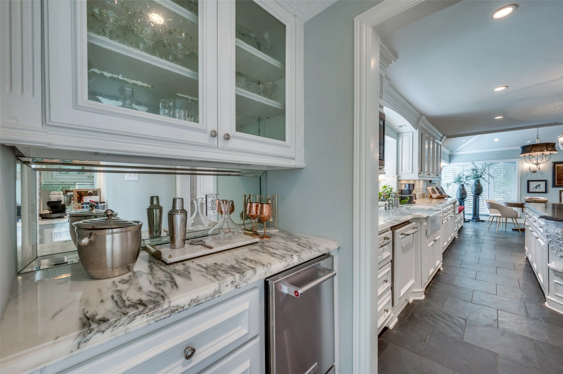 Single Family Residence For Rent in Dallas County , 5605 Lobello Drive, Dallas, Texas 75229, 5 Bedroom, 5 Bathroom, 3 Garage spaces, 5,039 Sqft, built in 1979, mls#21287086, Real Estate Agent in Dallas, Homes For Rent in Dallas county, Homes For Rent in Dallas, Realtor in Dallas Texas, Real Estate Brokerage Independent Realty Texas, Luminita Cordes Realtor