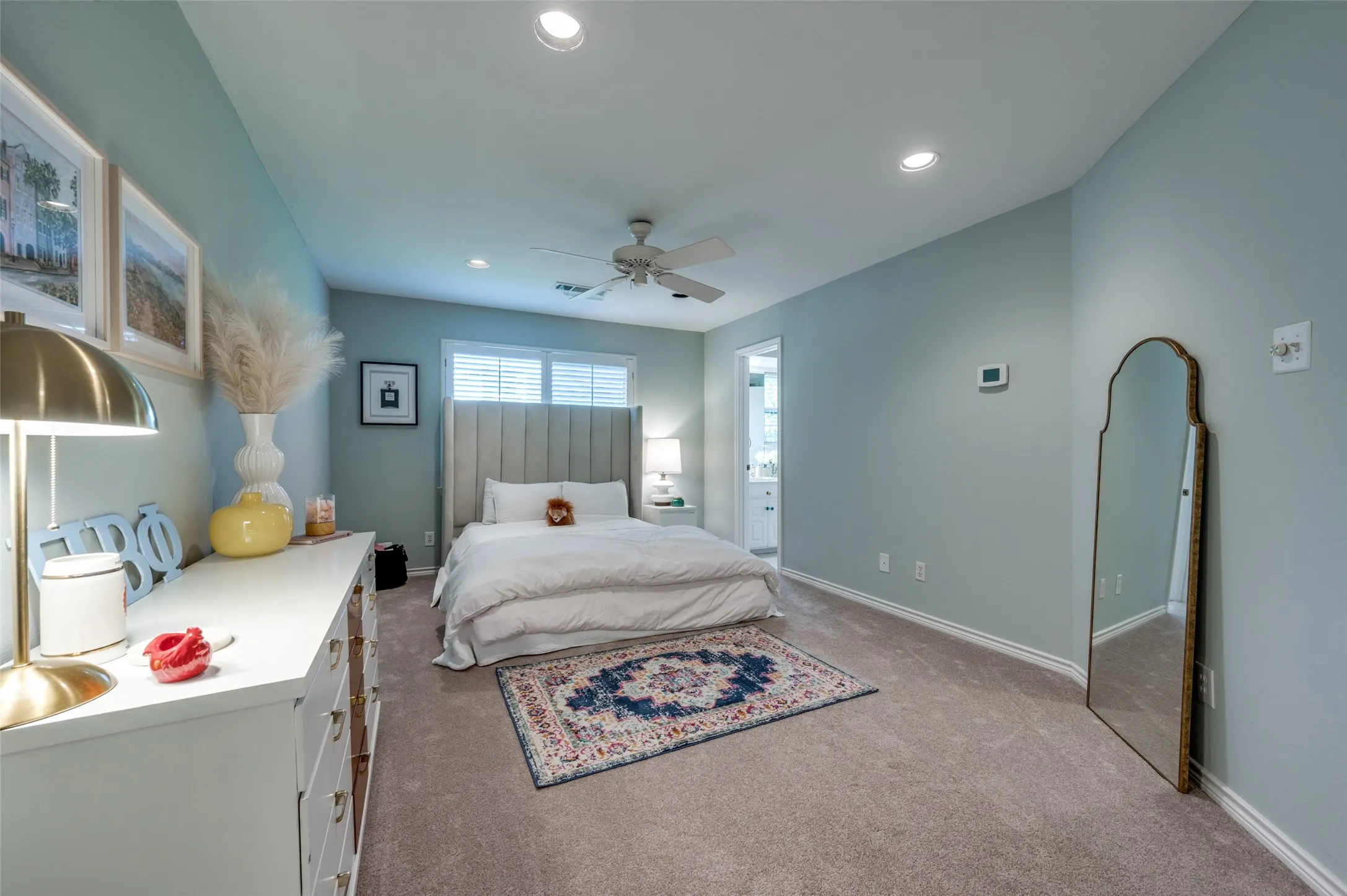 Single Family Residence For Rent in Dallas County , 5605 Lobello Drive, Dallas, Texas 75229, 5 Bedroom, 5 Bathroom, 3 Garage spaces, 5,039 Sqft, built in 1979, mls#21287086, Real Estate Agent in Dallas, Homes For Rent in Dallas county, Homes For Rent in Dallas, Realtor in Dallas Texas, Real Estate Brokerage Independent Realty Texas, Luminita Cordes Realtor