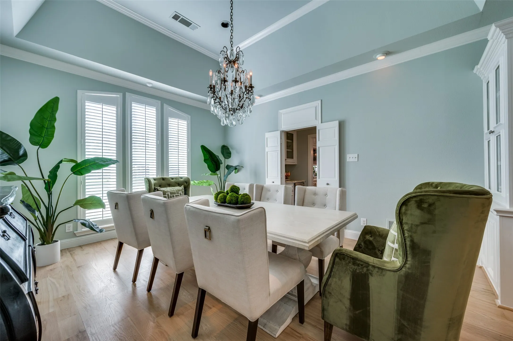 Single Family Residence For Rent in Dallas County , 5605 Lobello Drive, Dallas, Texas 75229, 5 Bedroom, 5 Bathroom, 3 Garage spaces, 5,039 Sqft, built in 1979, mls#21287086, Real Estate Agent in Dallas, Homes For Rent in Dallas county, Homes For Rent in Dallas, Realtor in Dallas Texas, Real Estate Brokerage Independent Realty Texas, Luminita Cordes Realtor