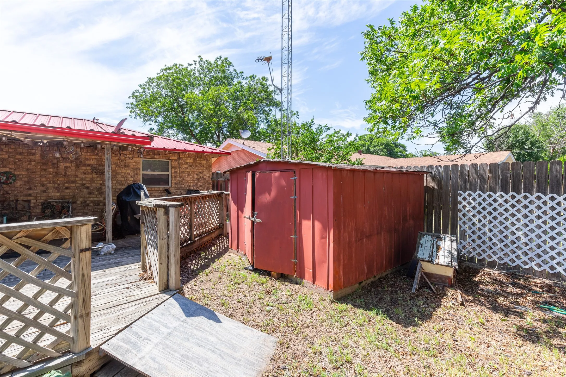 Single Family Residence For Sale in Haskell County , 1700 N Avenue H, Haskell, Texas 79521, 3 Bedrooms, 3 Bathrooms, Garage spaces, 2,024 Sqft, built in 1972, Price $329,000, mls#21287174, Real Estate Agent in Haskell, Homes For Sale in Haskell county, Homes For Sale in Haskell, Realtor in Haskell Texas, Real Estate Brokerage Independent Realty Texas, Luminita Cordes Realtor