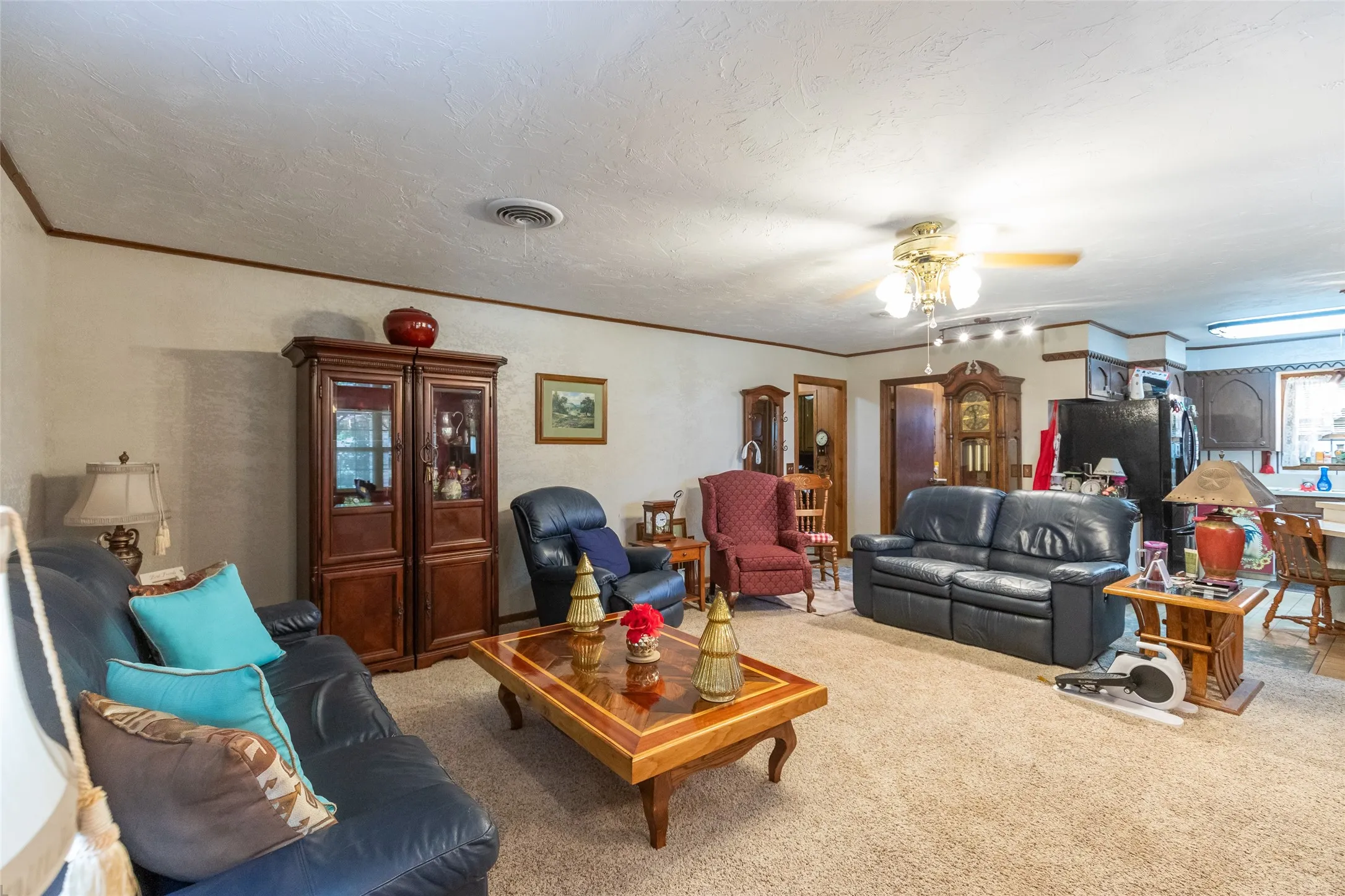 Single Family Residence For Sale in Haskell County , 1700 N Avenue H, Haskell, Texas 79521, 3 Bedrooms, 3 Bathrooms, Garage spaces, 2,024 Sqft, built in 1972, Price $329,000, mls#21287174, Real Estate Agent in Haskell, Homes For Sale in Haskell county, Homes For Sale in Haskell, Realtor in Haskell Texas, Real Estate Brokerage Independent Realty Texas, Luminita Cordes Realtor