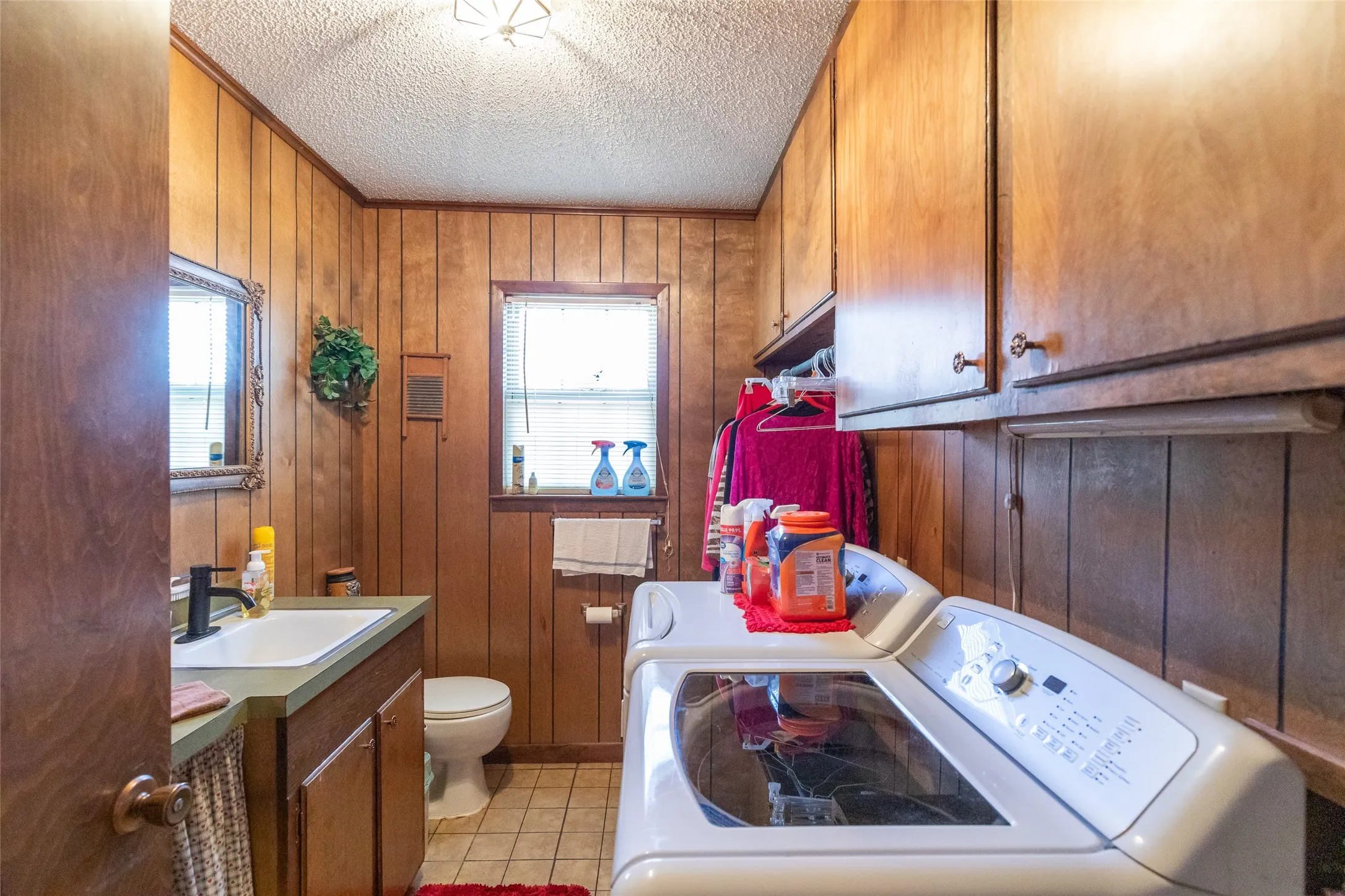 Single Family Residence For Sale in Haskell County , 1700 N Avenue H, Haskell, Texas 79521, 3 Bedrooms, 3 Bathrooms, Garage spaces, 2,024 Sqft, built in 1972, Price $329,000, mls#21287174, Real Estate Agent in Haskell, Homes For Sale in Haskell county, Homes For Sale in Haskell, Realtor in Haskell Texas, Real Estate Brokerage Independent Realty Texas, Luminita Cordes Realtor