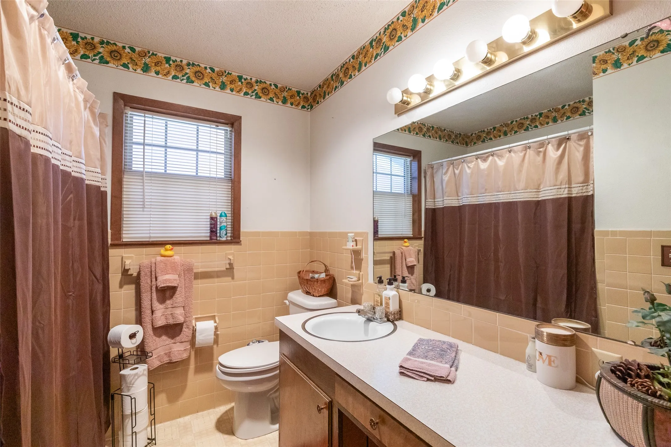 Single Family Residence For Sale in Haskell County , 1700 N Avenue H, Haskell, Texas 79521, 3 Bedrooms, 3 Bathrooms, Garage spaces, 2,024 Sqft, built in 1972, Price $329,000, mls#21287174, Real Estate Agent in Haskell, Homes For Sale in Haskell county, Homes For Sale in Haskell, Realtor in Haskell Texas, Real Estate Brokerage Independent Realty Texas, Luminita Cordes Realtor