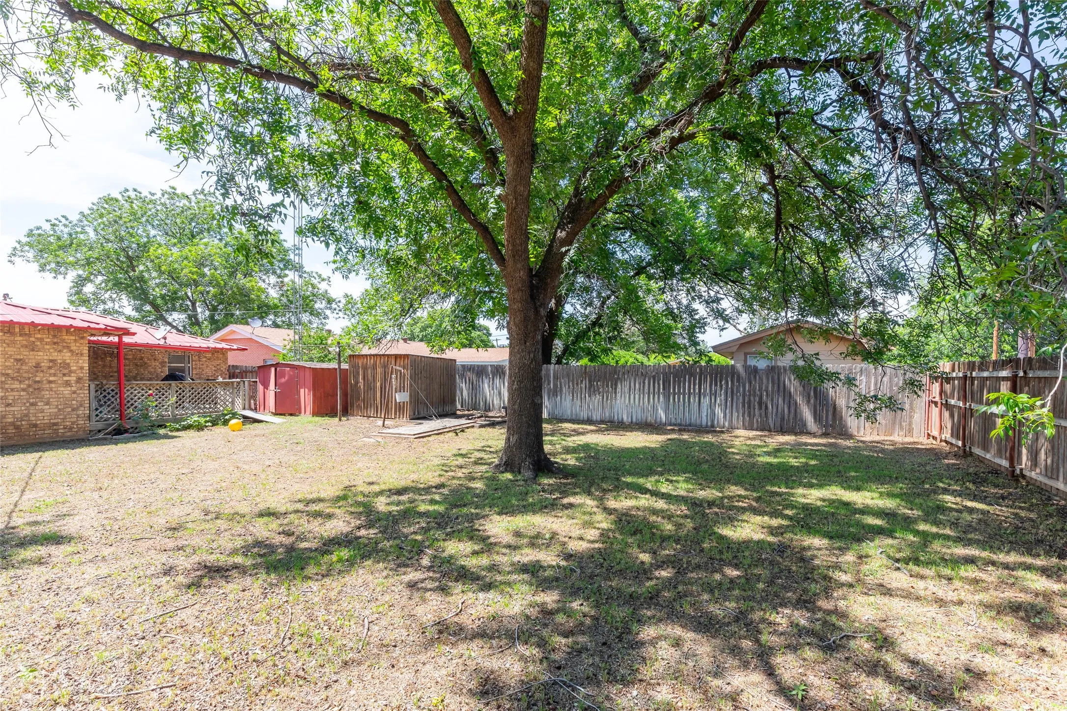 Single Family Residence For Sale in Haskell County , 1700 N Avenue H, Haskell, Texas 79521, 3 Bedrooms, 3 Bathrooms, Garage spaces, 2,024 Sqft, built in 1972, Price $329,000, mls#21287174, Real Estate Agent in Haskell, Homes For Sale in Haskell county, Homes For Sale in Haskell, Realtor in Haskell Texas, Real Estate Brokerage Independent Realty Texas, Luminita Cordes Realtor