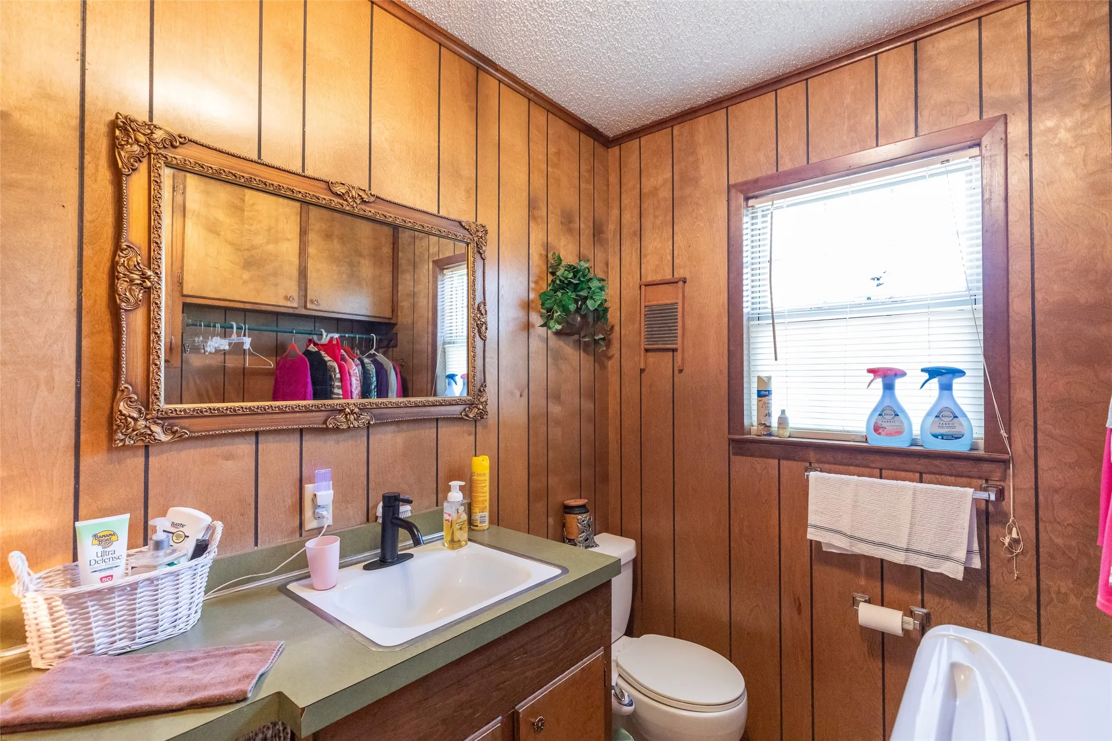 Single Family Residence For Sale in Haskell County , 1700 N Avenue H, Haskell, Texas 79521, 3 Bedrooms, 3 Bathrooms, Garage spaces, 2,024 Sqft, built in 1972, Price $329,000, mls#21287174, Real Estate Agent in Haskell, Homes For Sale in Haskell county, Homes For Sale in Haskell, Realtor in Haskell Texas, Real Estate Brokerage Independent Realty Texas, Luminita Cordes Realtor