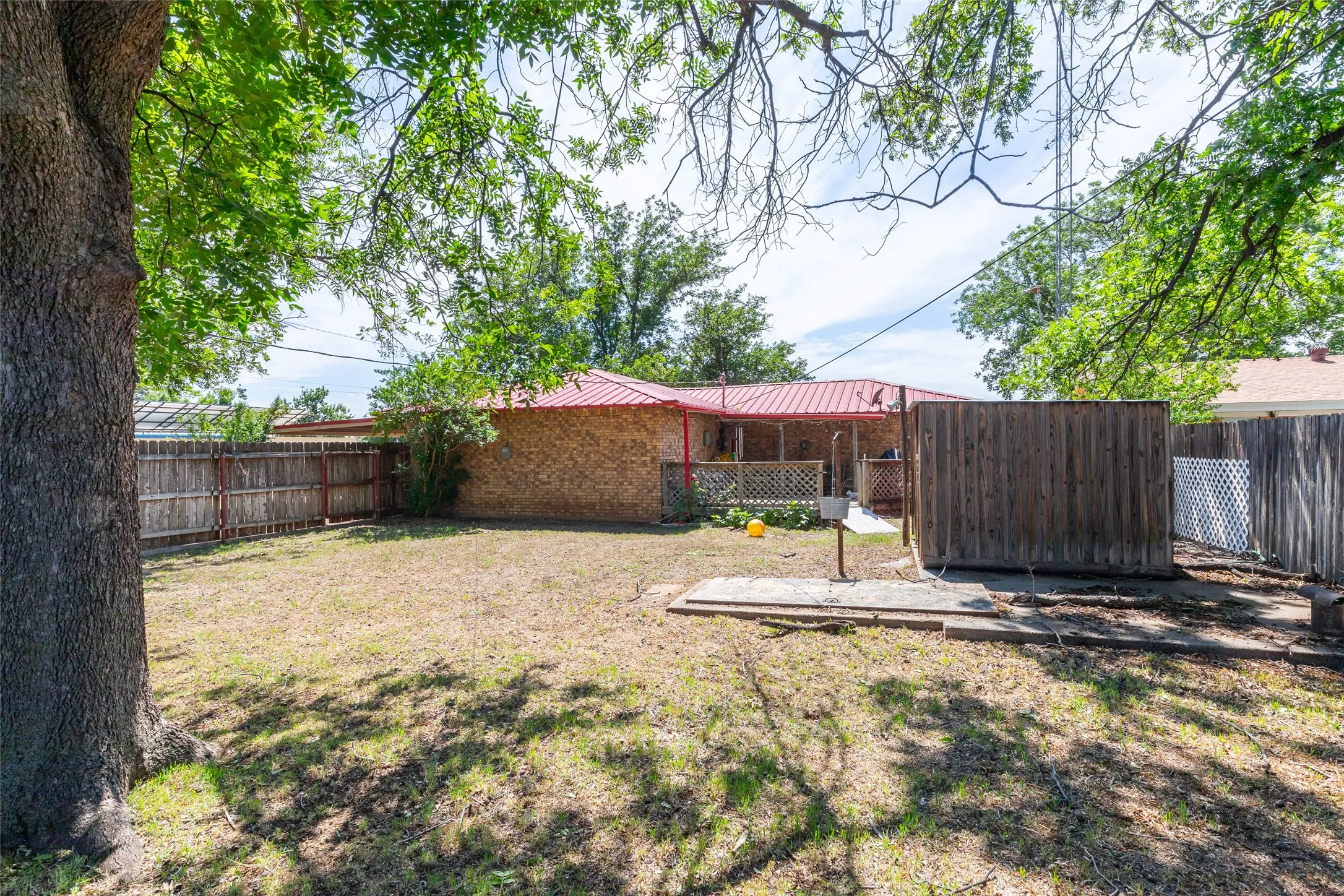 Single Family Residence For Sale in Haskell County , 1700 N Avenue H, Haskell, Texas 79521, 3 Bedrooms, 3 Bathrooms, Garage spaces, 2,024 Sqft, built in 1972, Price $329,000, mls#21287174, Real Estate Agent in Haskell, Homes For Sale in Haskell county, Homes For Sale in Haskell, Realtor in Haskell Texas, Real Estate Brokerage Independent Realty Texas, Luminita Cordes Realtor