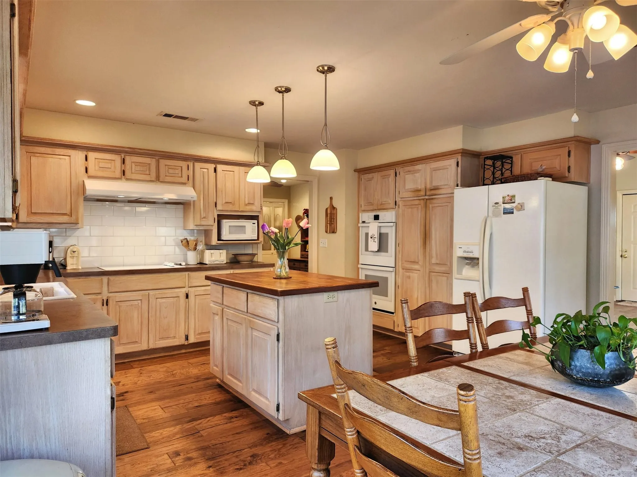 Single Family Residence For Sale in Cherokee County , 522 Christine Drive, Bullard, Texas 75757, 3 Bedroom, 4 Bathroom, 2 Garage spaces, 2,338 Sqft, built in 1992, Price $475,000, mls#21287778, Real Estate Agent in Bullard, Homes For Sale in Cherokee county, Homes For Sale in Bullard, Realtor in Bullard Texas, Real Estate Brokerage Independent Realty Texas, Luminita Cordes Realtor