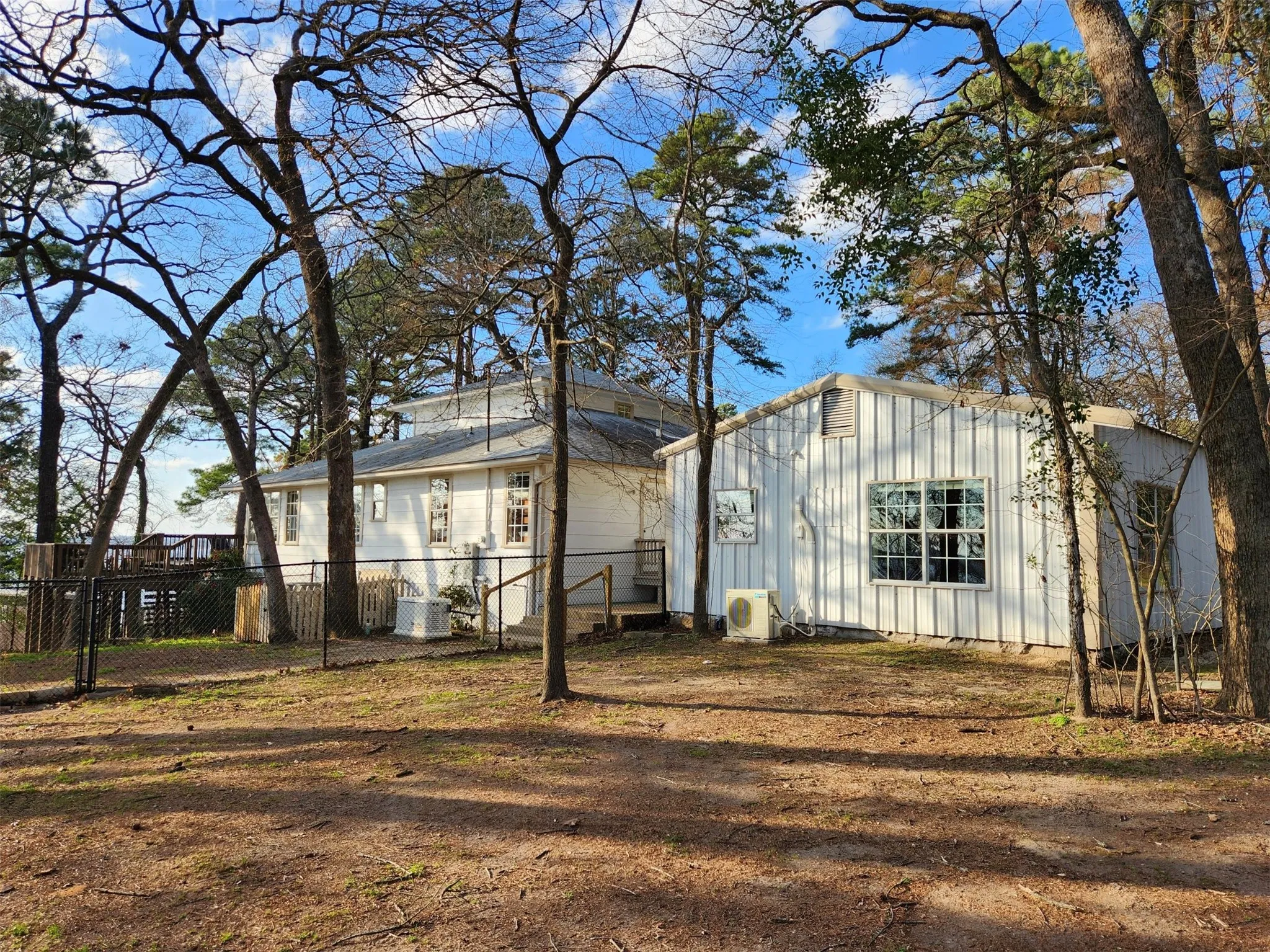 Single Family Residence For Sale in Cherokee County , 522 Christine Drive, Bullard, Texas 75757, 3 Bedroom, 4 Bathroom, 2 Garage spaces, 2,338 Sqft, built in 1992, Price $475,000, mls#21287778, Real Estate Agent in Bullard, Homes For Sale in Cherokee county, Homes For Sale in Bullard, Realtor in Bullard Texas, Real Estate Brokerage Independent Realty Texas, Luminita Cordes Realtor