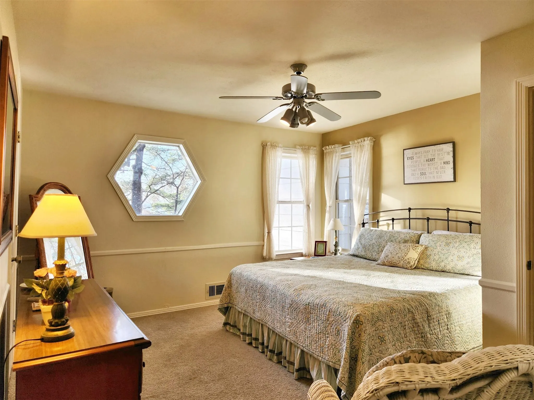 Single Family Residence For Sale in Cherokee County , 522 Christine Drive, Bullard, Texas 75757, 3 Bedroom, 4 Bathroom, 2 Garage spaces, 2,338 Sqft, built in 1992, Price $475,000, mls#21287778, Real Estate Agent in Bullard, Homes For Sale in Cherokee county, Homes For Sale in Bullard, Realtor in Bullard Texas, Real Estate Brokerage Independent Realty Texas, Luminita Cordes Realtor