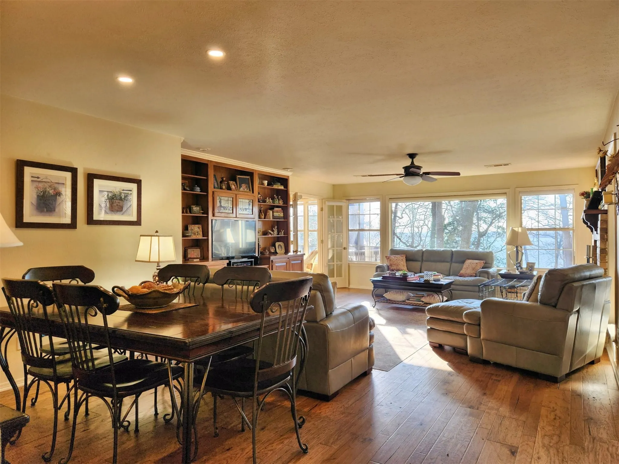 Single Family Residence For Sale in Cherokee County , 522 Christine Drive, Bullard, Texas 75757, 3 Bedroom, 4 Bathroom, 2 Garage spaces, 2,338 Sqft, built in 1992, Price $475,000, mls#21287778, Real Estate Agent in Bullard, Homes For Sale in Cherokee county, Homes For Sale in Bullard, Realtor in Bullard Texas, Real Estate Brokerage Independent Realty Texas, Luminita Cordes Realtor