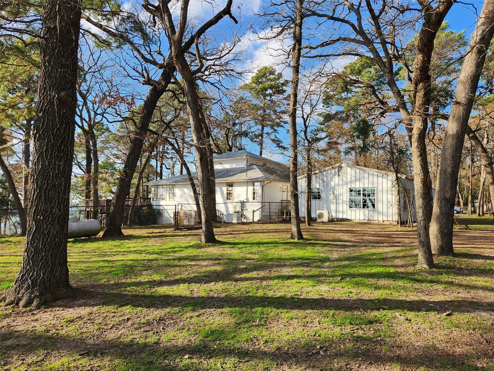 Single Family Residence For Sale in Cherokee County , 522 Christine Drive, Bullard, Texas 75757, 3 Bedroom, 4 Bathroom, 2 Garage spaces, 2,338 Sqft, built in 1992, Price $475,000, mls#21287778, Real Estate Agent in Bullard, Homes For Sale in Cherokee county, Homes For Sale in Bullard, Realtor in Bullard Texas, Real Estate Brokerage Independent Realty Texas, Luminita Cordes Realtor