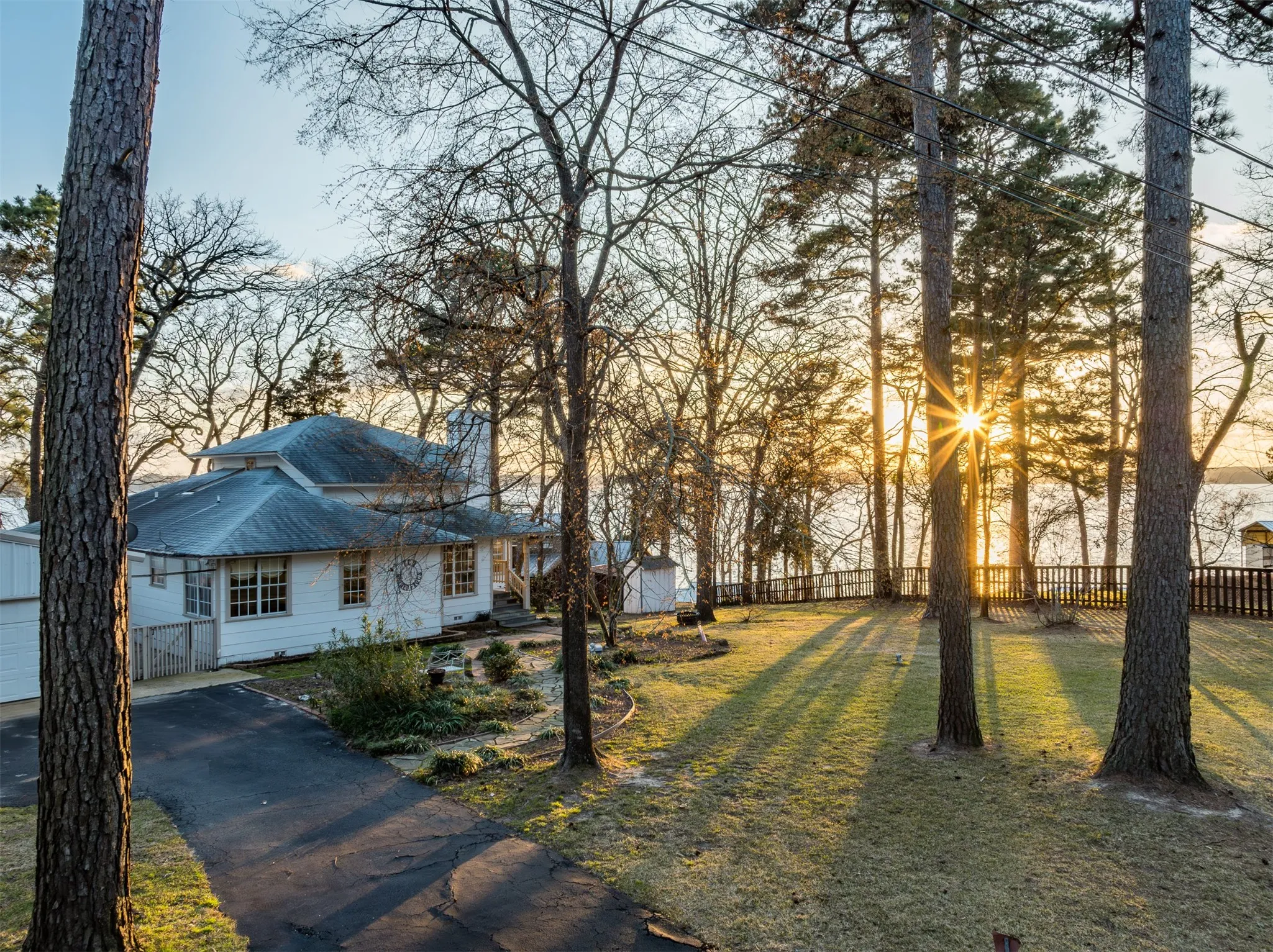 Single Family Residence For Sale in Cherokee County , 522 Christine Drive, Bullard, Texas 75757, 3 Bedroom, 4 Bathroom, 2 Garage spaces, 2,338 Sqft, built in 1992, Price $475,000, mls#21287778, Real Estate Agent in Bullard, Homes For Sale in Cherokee county, Homes For Sale in Bullard, Realtor in Bullard Texas, Real Estate Brokerage Independent Realty Texas, Luminita Cordes Realtor