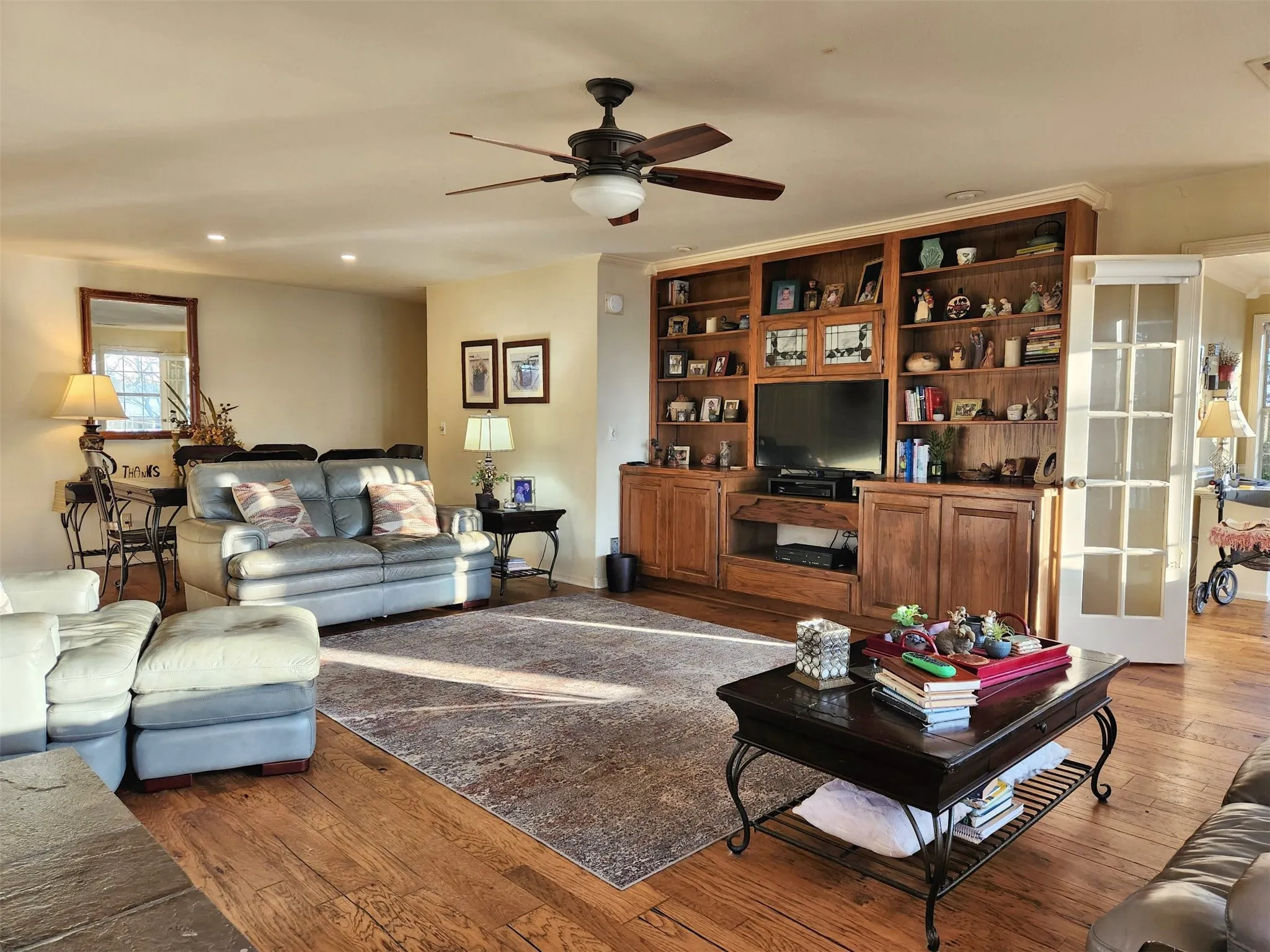 Single Family Residence For Sale in Cherokee County , 522 Christine Drive, Bullard, Texas 75757, 3 Bedroom, 4 Bathroom, 2 Garage spaces, 2,338 Sqft, built in 1992, Price $475,000, mls#21287778, Real Estate Agent in Bullard, Homes For Sale in Cherokee county, Homes For Sale in Bullard, Realtor in Bullard Texas, Real Estate Brokerage Independent Realty Texas, Luminita Cordes Realtor